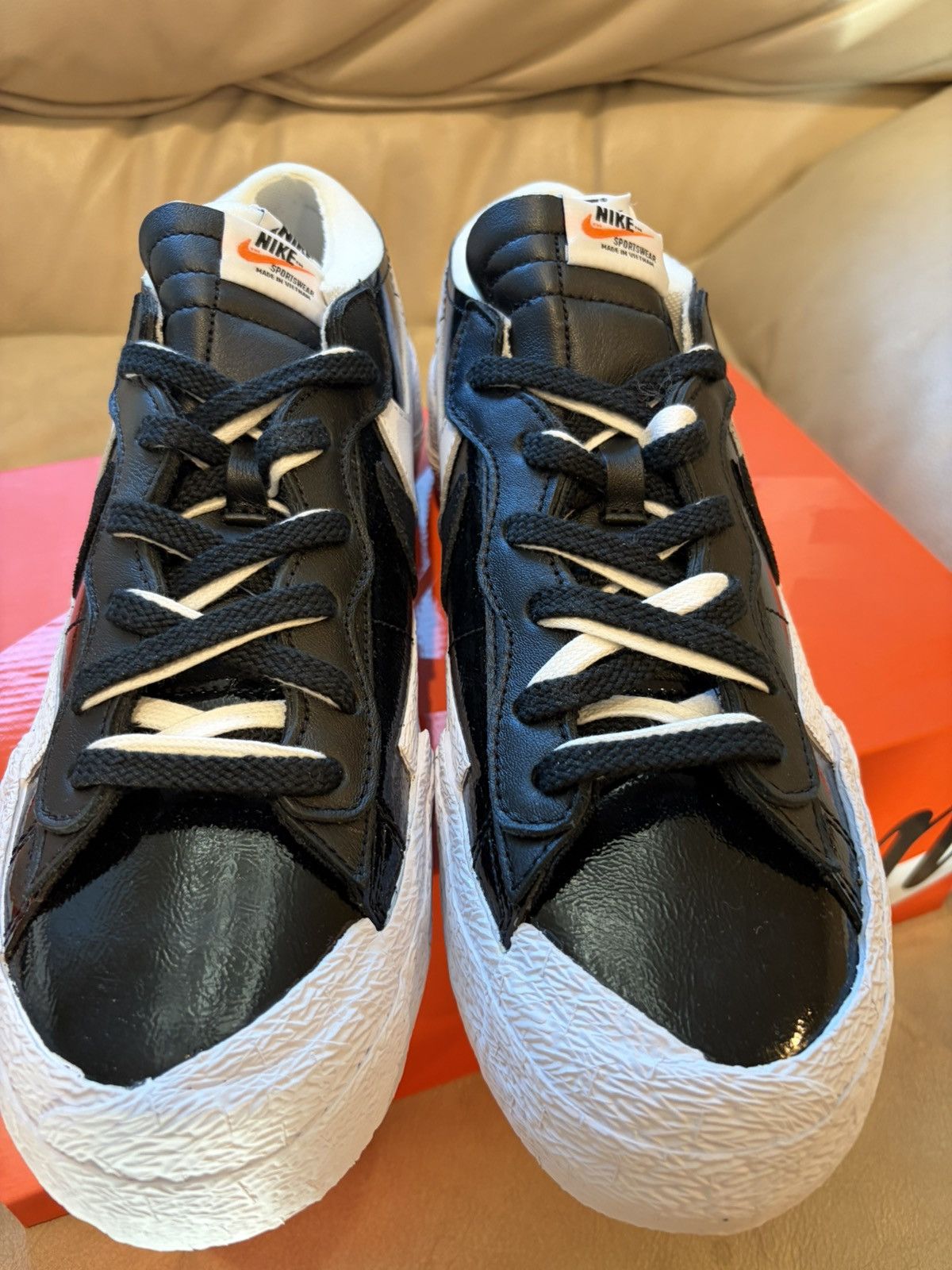 Nike × Sacai Sacai X Nike blazer low "Black Patent Leather" Size US 9.5 / EU 42-43 - 2 Thumbnail