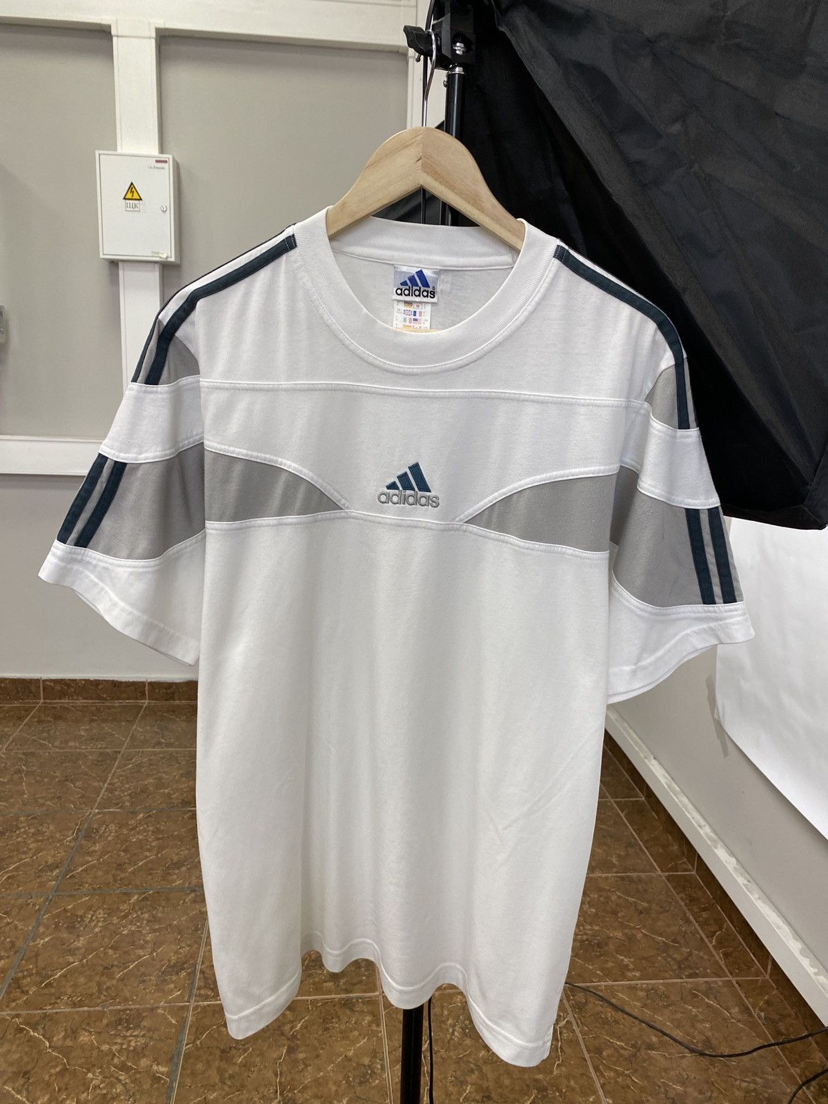 Adidas 🇺🇸 Vintage 80s Adidas Retro T-Shirt Rare Y2K Hype Size US M / EU 48-50 / 2 - 1 Thumbnail