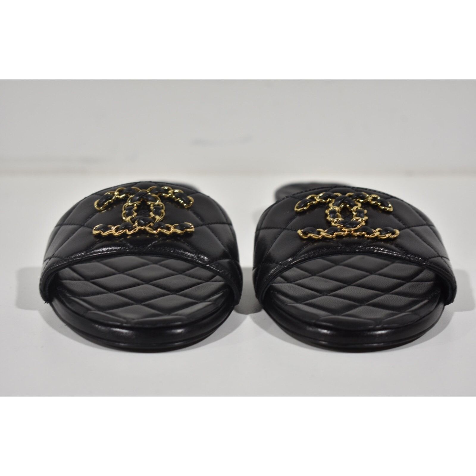 Chanel Chanel 23P Black Chain Gold CC Logo Quilted Mules Slide Size US 8 / IT 38 - 7 Thumbnail