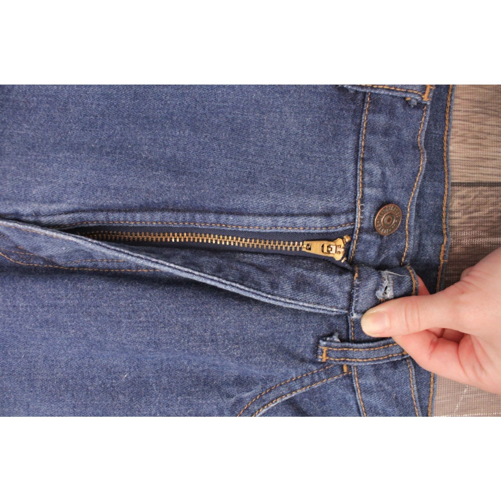 Levi's VINTAGE Levi's Jeans 70s Bootcut Mens 33x30.5 Blue Denim 1970s 70s Bootscut Jeans Mens Levi's Size 33 Size US 33 - 6 Thumbnail