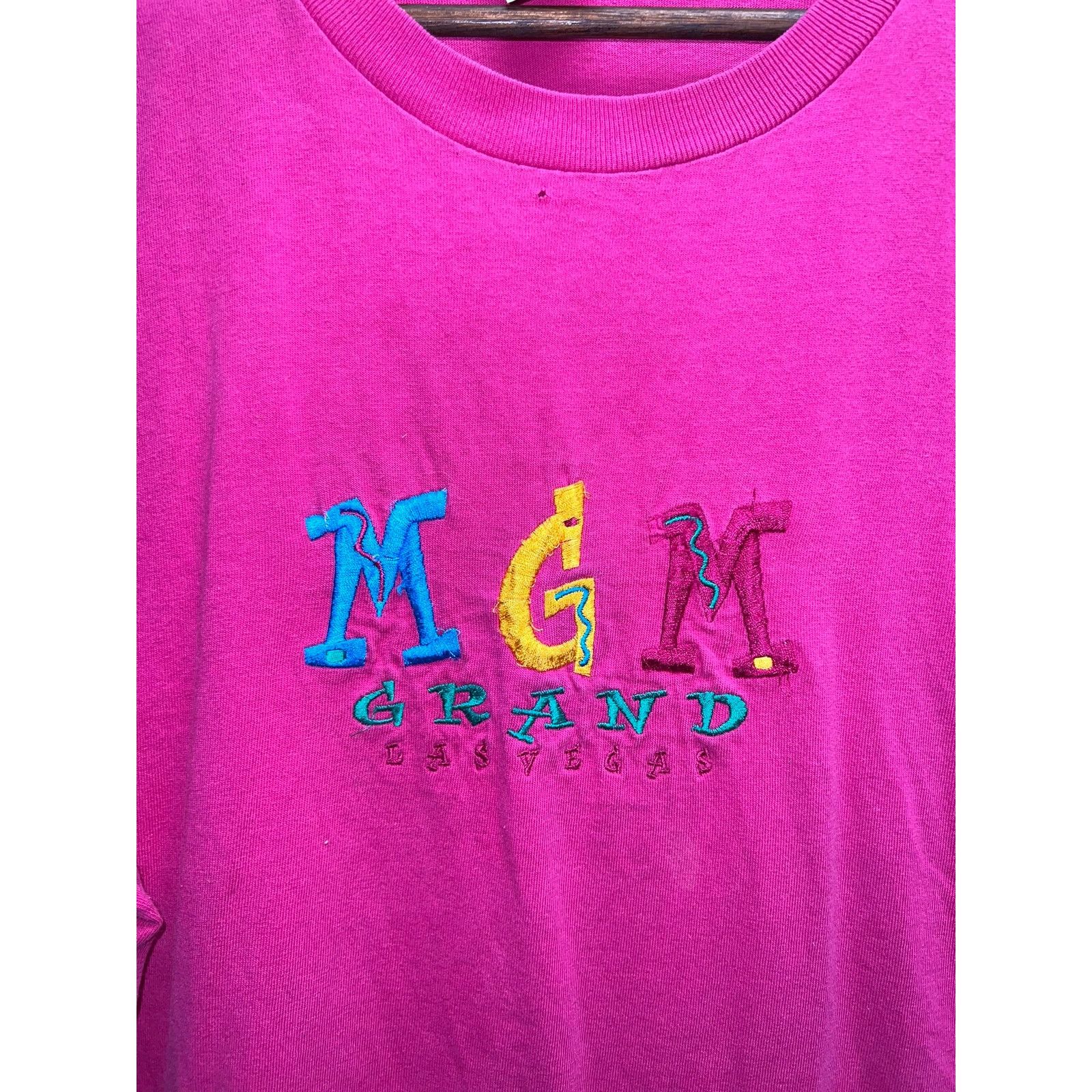 Vintage Vintage MGM Grand Shirt Las Vegas Pink Tee 90s 1990s Large Size US L / EU 52-54 / 3 - 2 Thumbnail