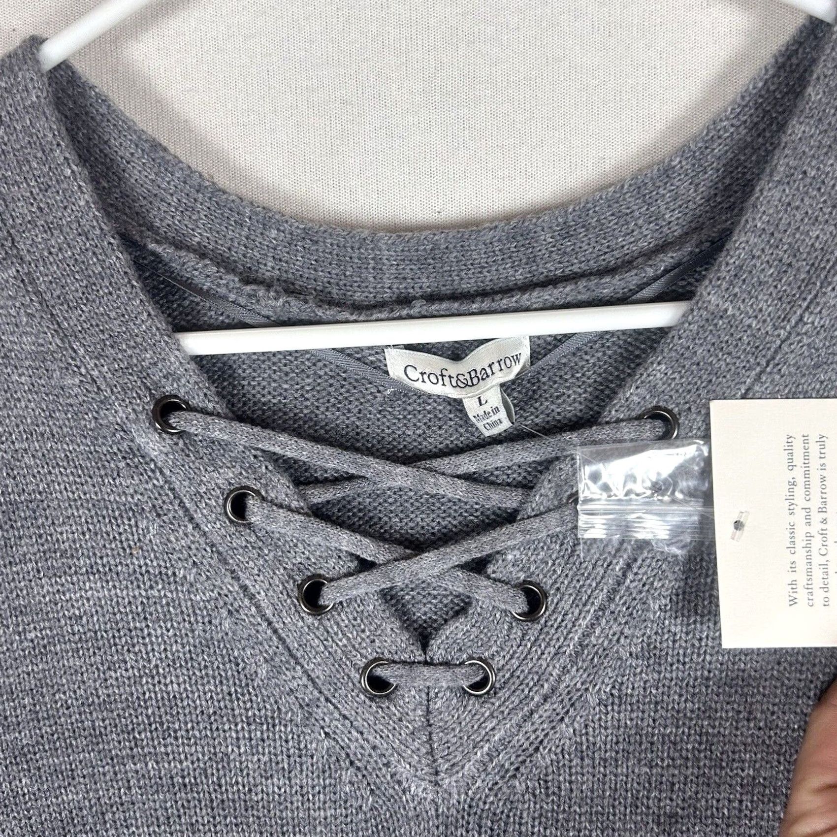Croft & Barrow Croft & Barrow Womens Knit V-Neck Sweater L Long Sleeve NWT Gray Accents: Breathable Lightweight Pullover Knit 100% Acrylic Size L / US 10 / IT 46 - 5 Thumbnail
