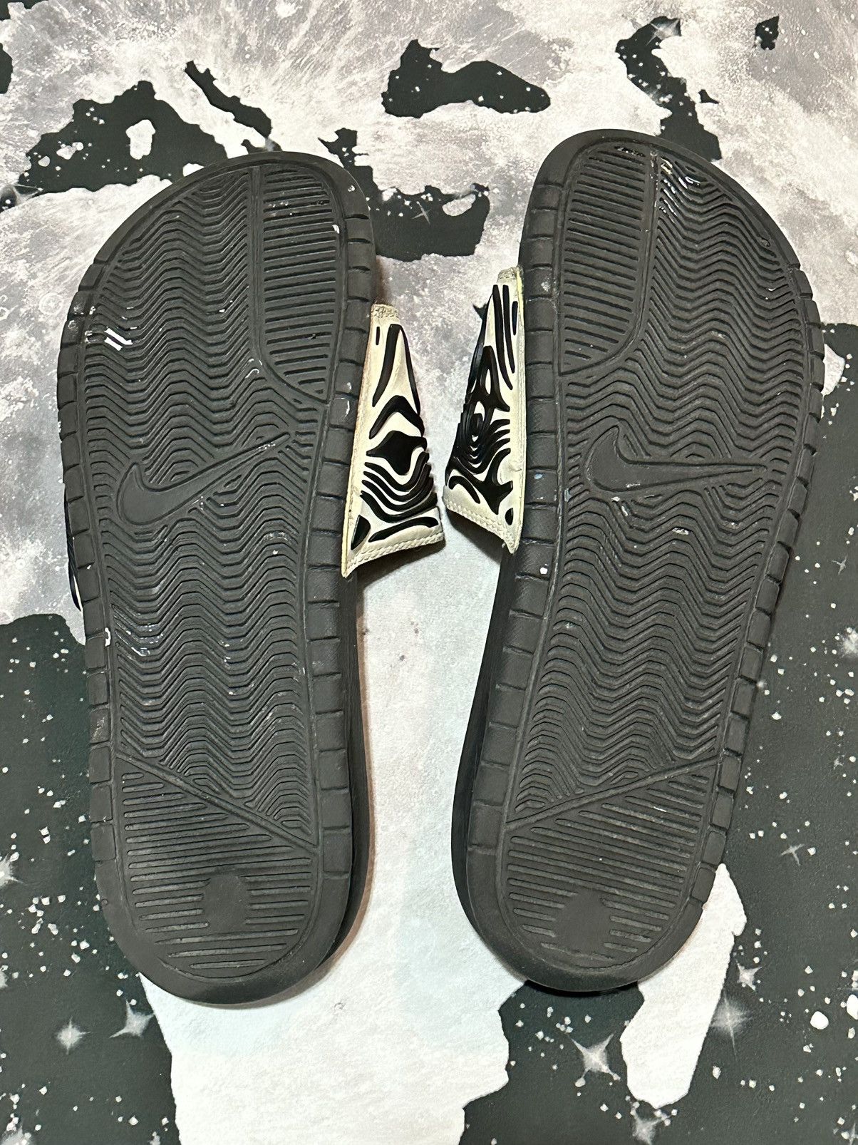 Nike Nike Benassi JDI Slides White Black Abstract Size US 9 / EU 42 - 7 Thumbnail
