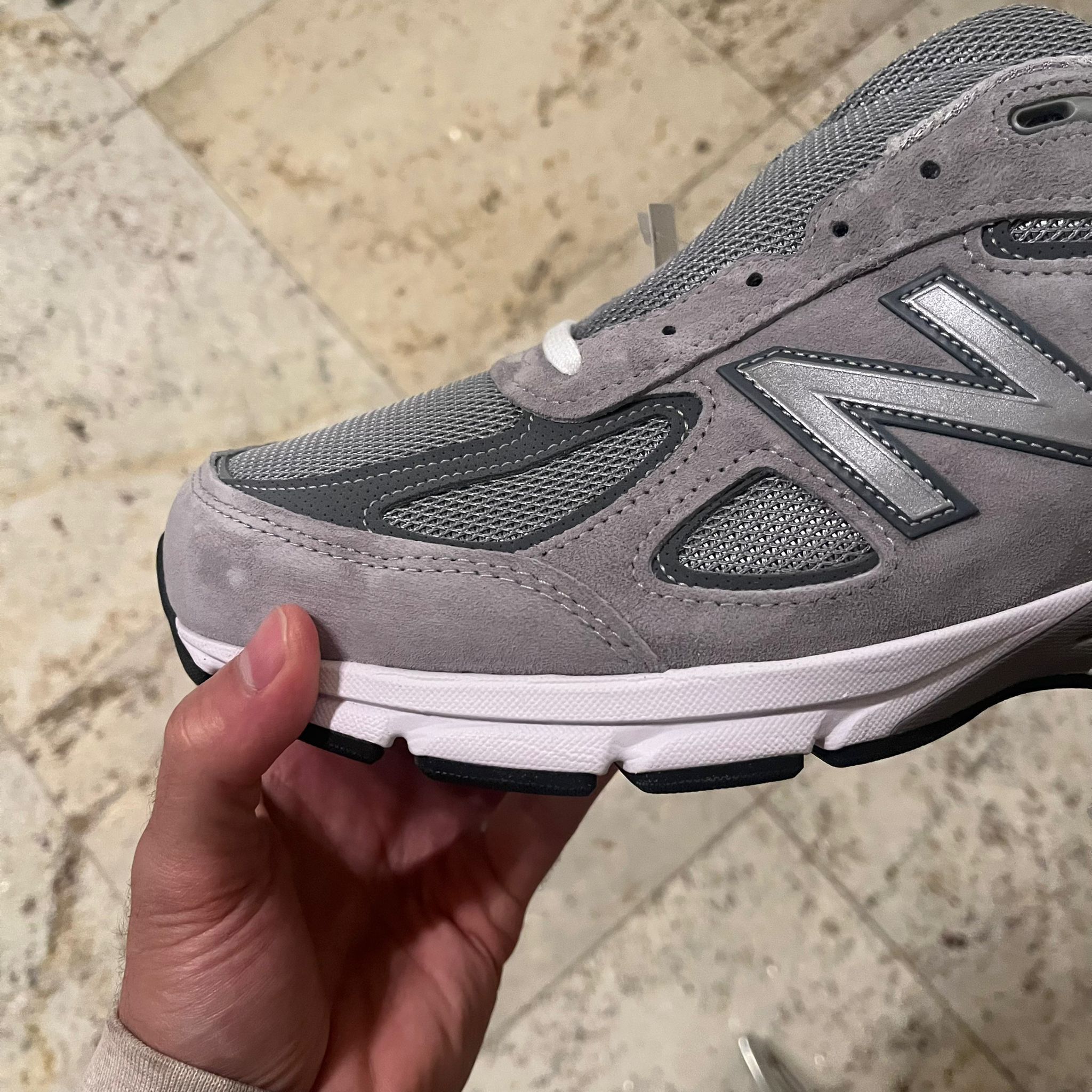 New Balance 990v4 in Grey Size US 12 / EU 45 - 7 Thumbnail