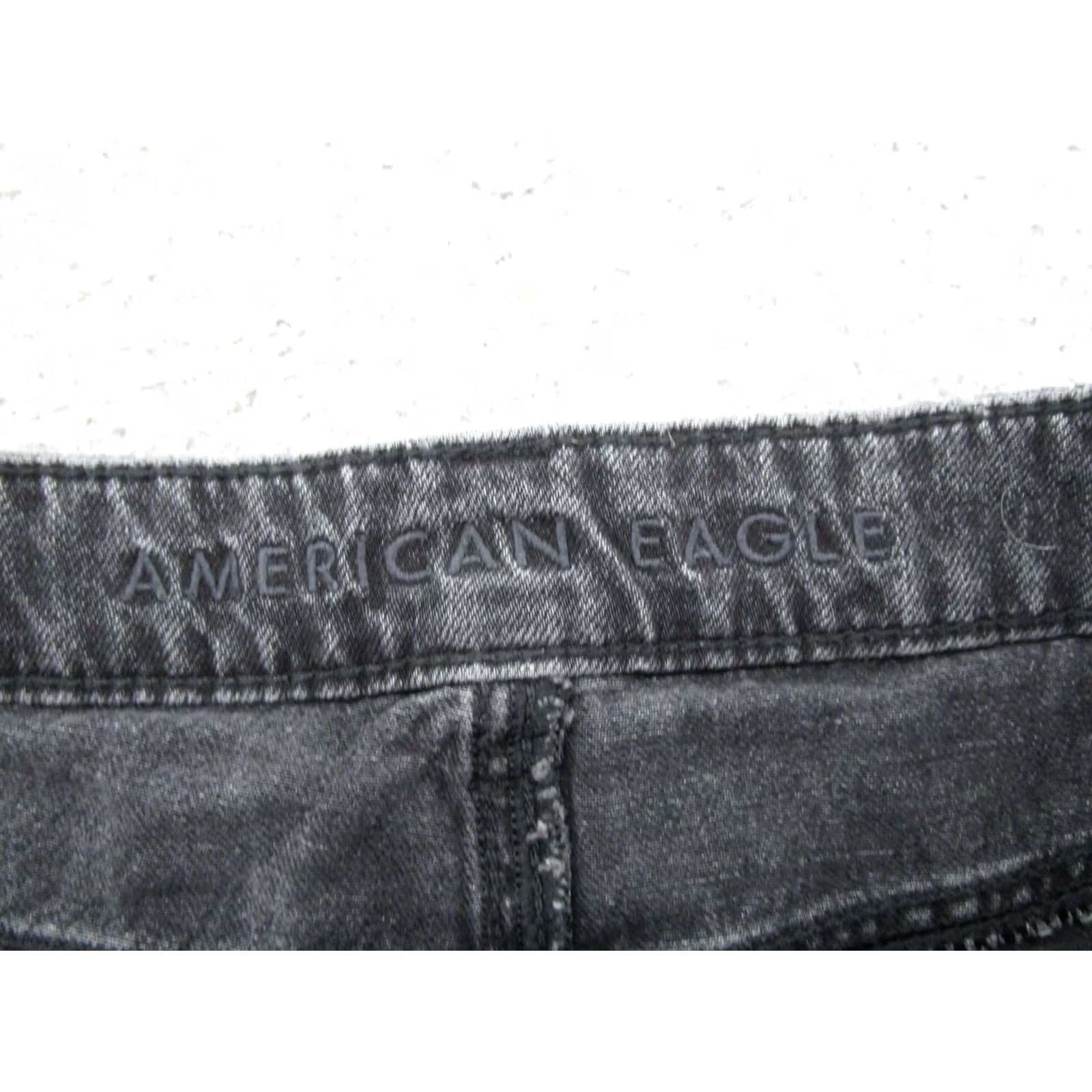 American Eagle Outfitters American Eagle Outfitters Black Distressed Denim High Rise Cut Off Mom Short Size 8 Womens Stretch 5-Pocket Retro 90s Vintage? Size 30" / US 8 / IT 44 - 2 Thumbnail