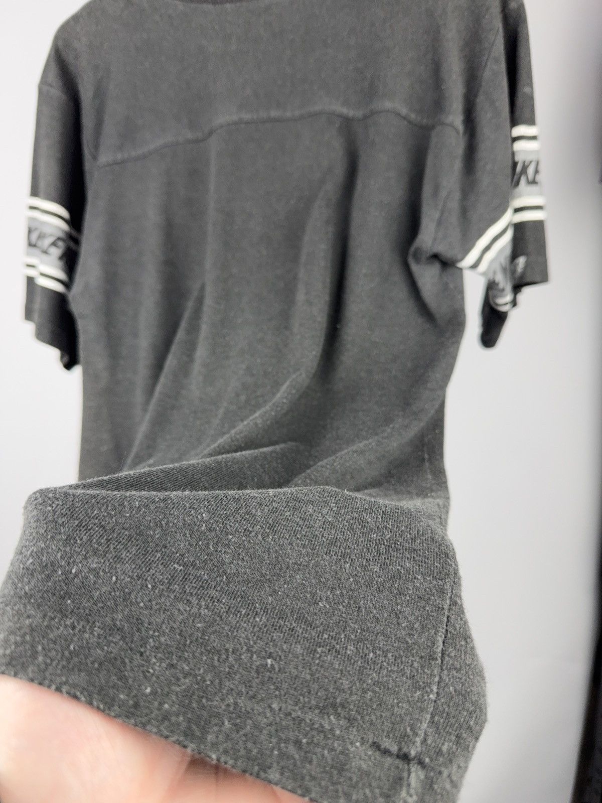Nike Vntg 90s Nike Sleeve Logo T-Shirt Single Stitch Faded Black Size US M / EU 48-50 / 2 - 19 Thumbnail