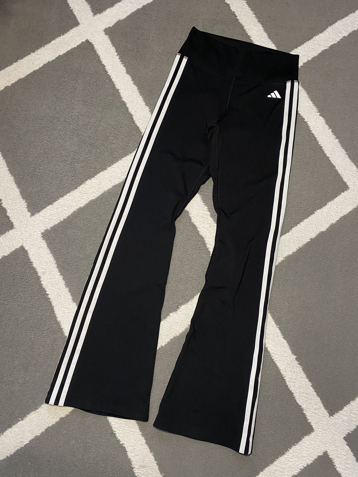 Adidas Adidas Training Essentials Flared women’s pants Size 27" / US 4 / IT 40 - 5 Thumbnail