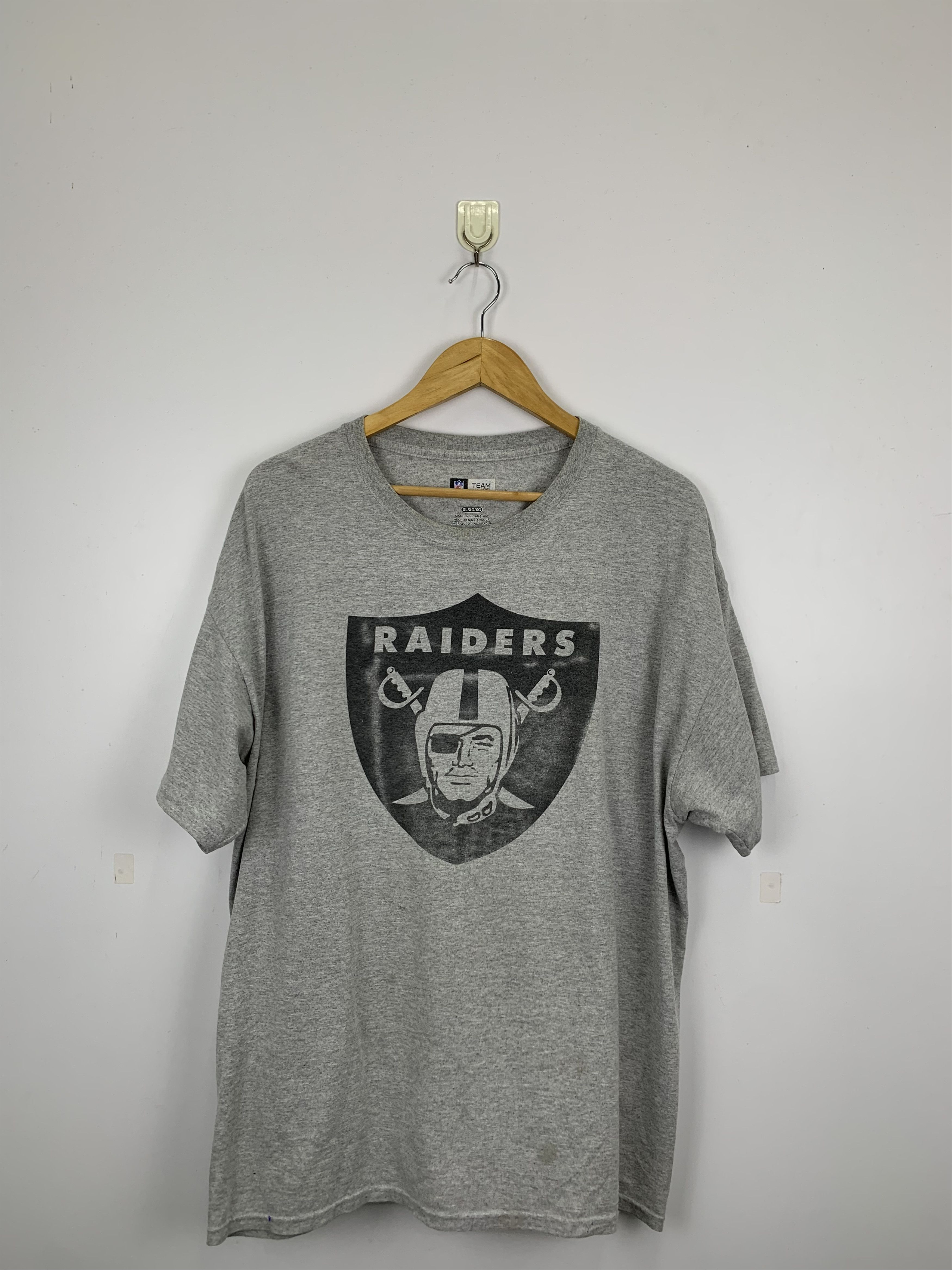 NFL × Vintage Vintage Oakland Raiders NFL Big Logo T Shirt TA0113 Size US XL / EU 56 / 4 - 1 Thumbnail