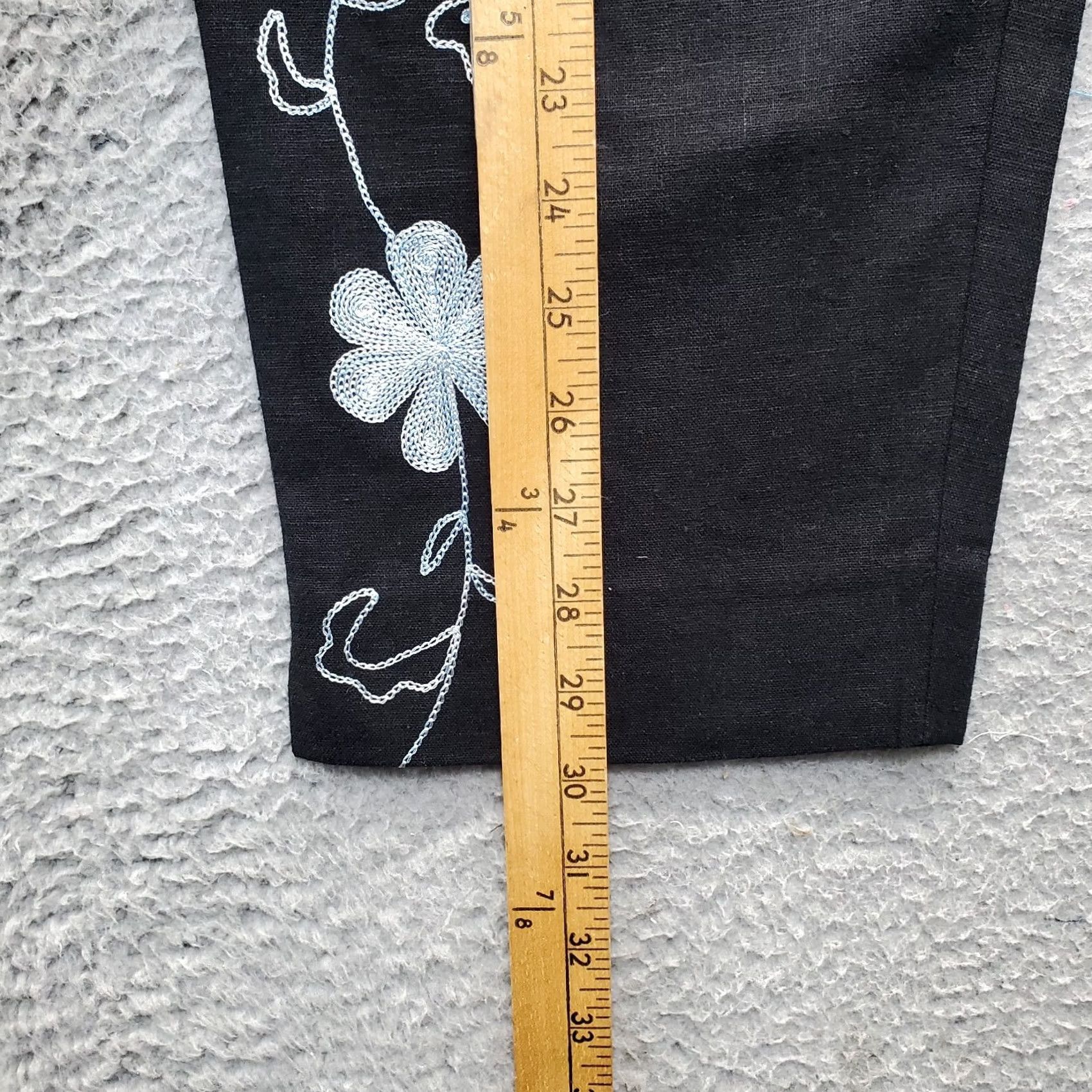 Vintage John Roberts Capri Pants Womens Size 4P Black Linen Embroidered Floral Back Zip Capri Pants Womens 4P Black Linen Embroidered Floral Back Zip Size 27" / US 4 / IT 40 - 3 Thumbnail