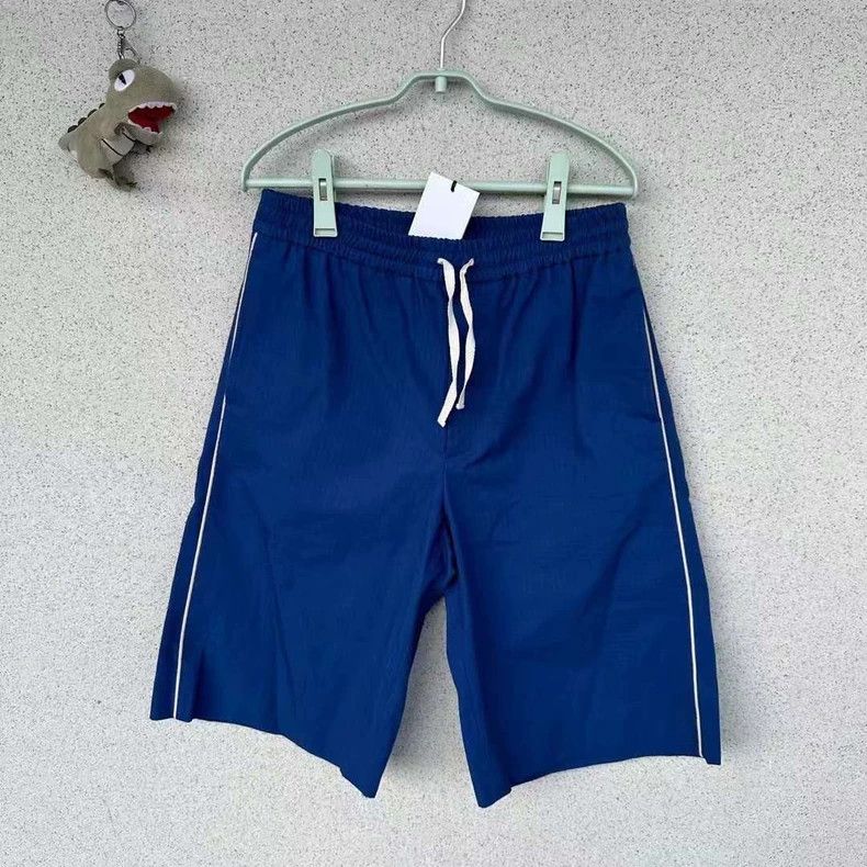 Gucci Gucci Shorts with a belt on the back 2503-Nextarrow Size US 30 / EU 46 - 1 Thumbnail