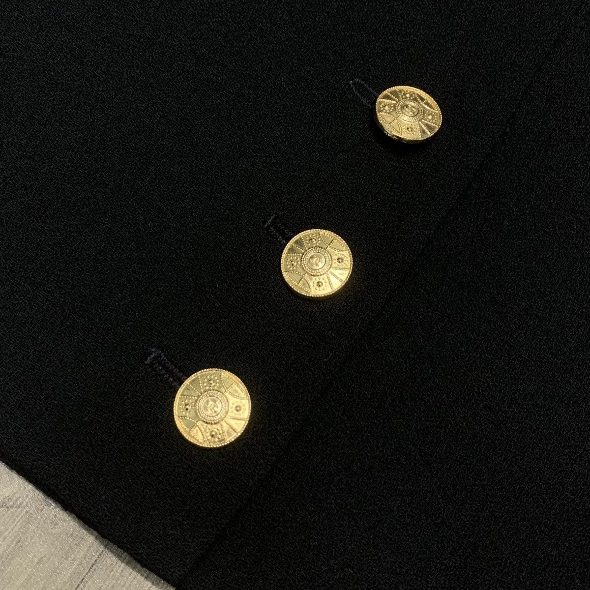 Chanel CHANEL Fall 1988/1989 Gold CC Buttons Bodycon Pencil Skirt Size 25" / US 0 / IT 36 - 2 Thumbnail