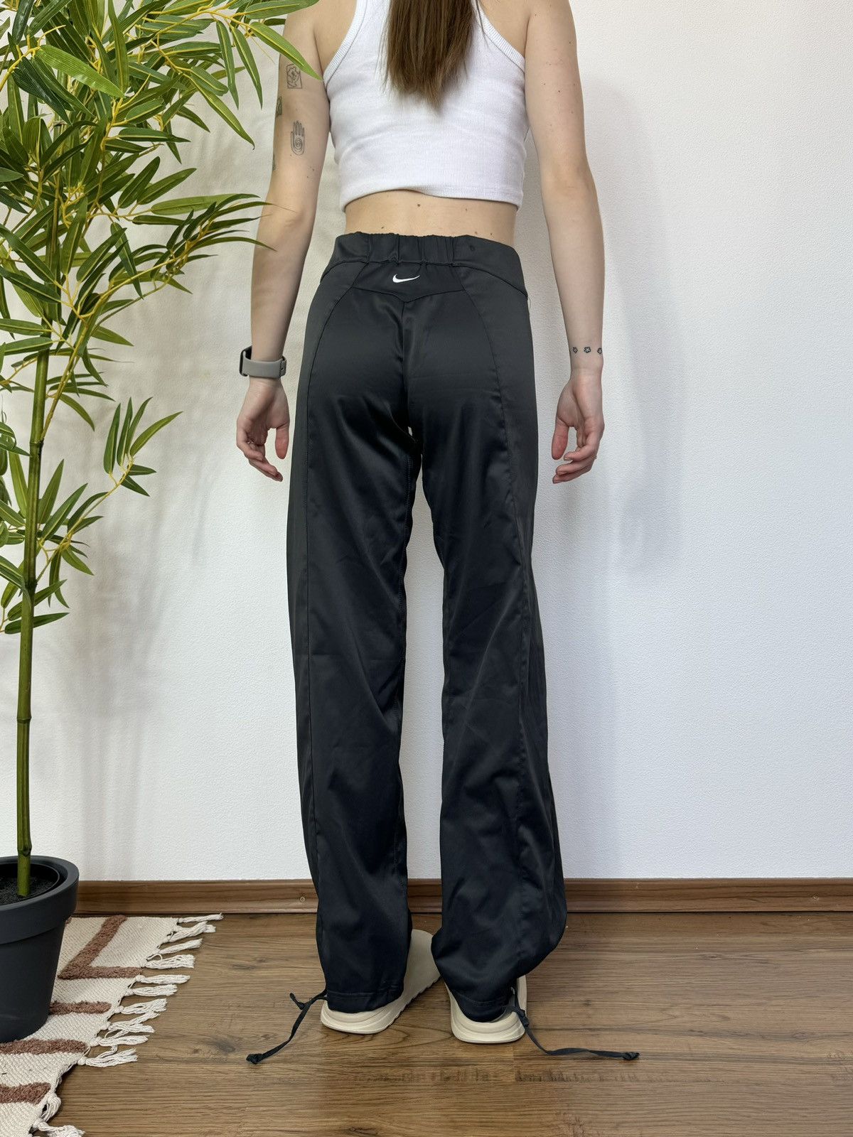 Nike VINTAGE NIKE NYLON DRAWSTRING PANTS Size 28" / US 6 / IT 42 - 4 Thumbnail