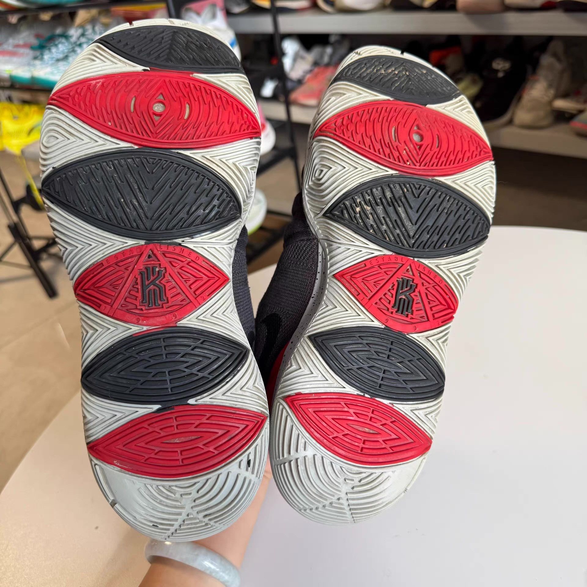 Nike Nike Kyrie 5, Zoom cushioning Q10 Size US 10 / EU 43 - 4 Thumbnail