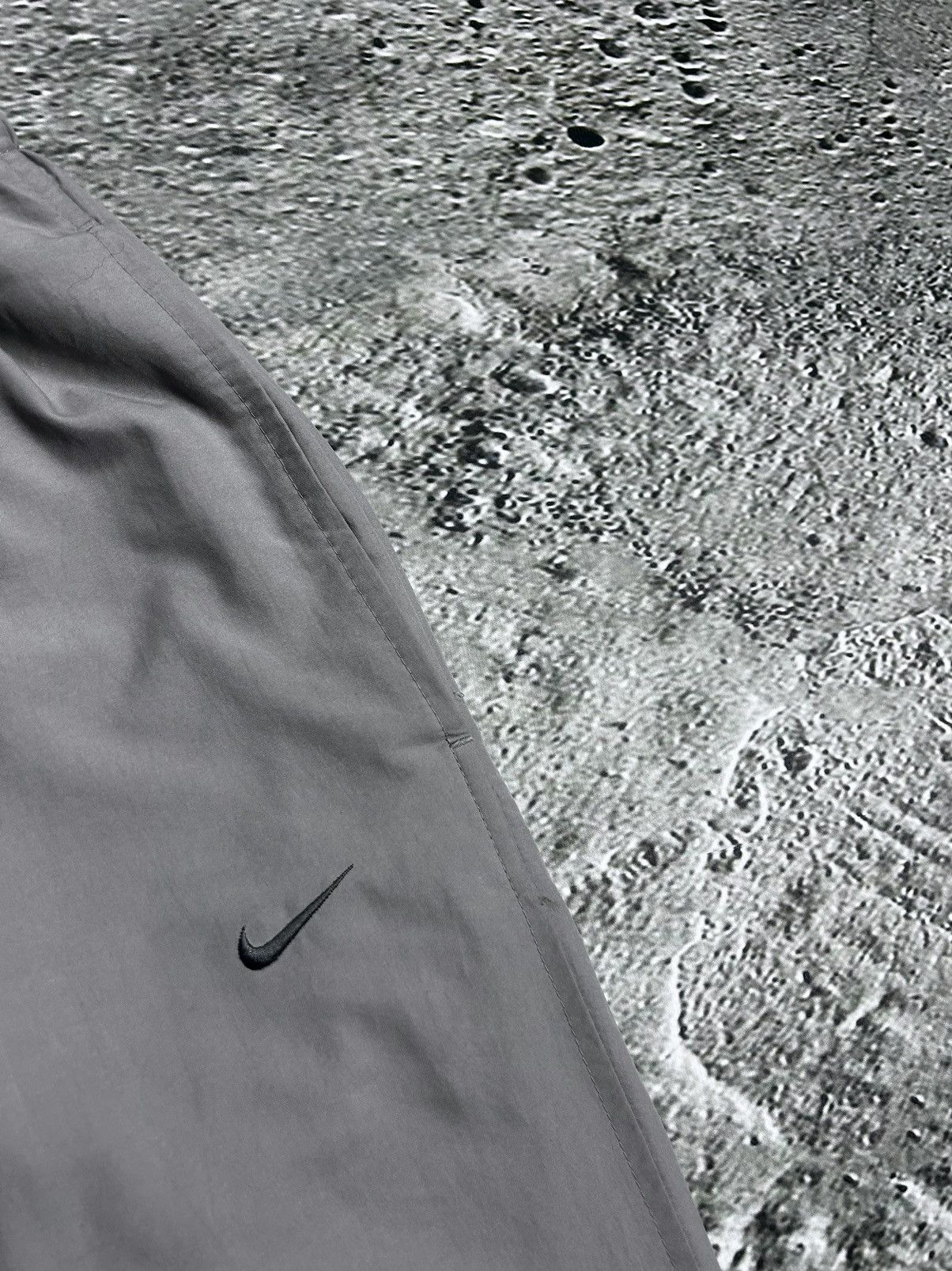 Nike Nike nylon track pants vintage grey 2000s parachute Size US 34 / EU 50 - 5 Thumbnail