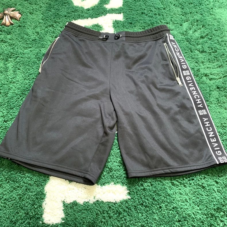 Givenchy Givenchy Striped Classic Short Pants 2506-Nextarrow Size US 30 / EU 46 - 1 Thumbnail