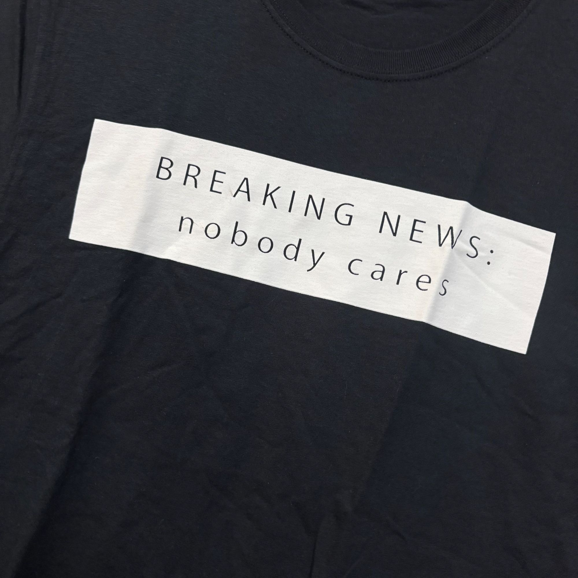 Other Breaking News: Nobody Cares graphic T-Shirt Small Size US S / EU 44-46 / 1 - 4 Thumbnail