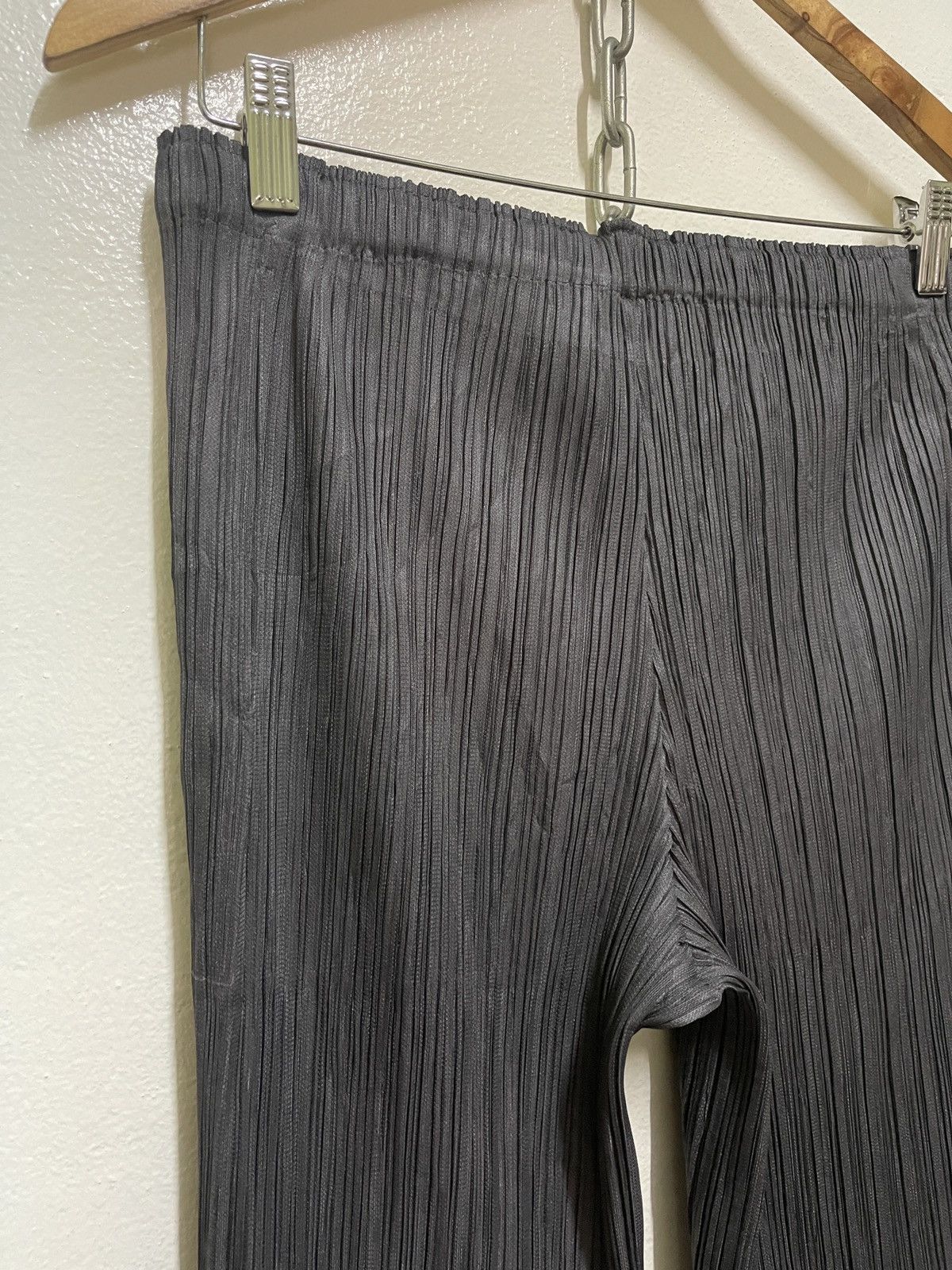 Pleats Please Issey Miyake PLEATS PLEASE High-Waist Tapered Leg Trousers Size 30" / US 8 / IT 44 - 7 Thumbnail