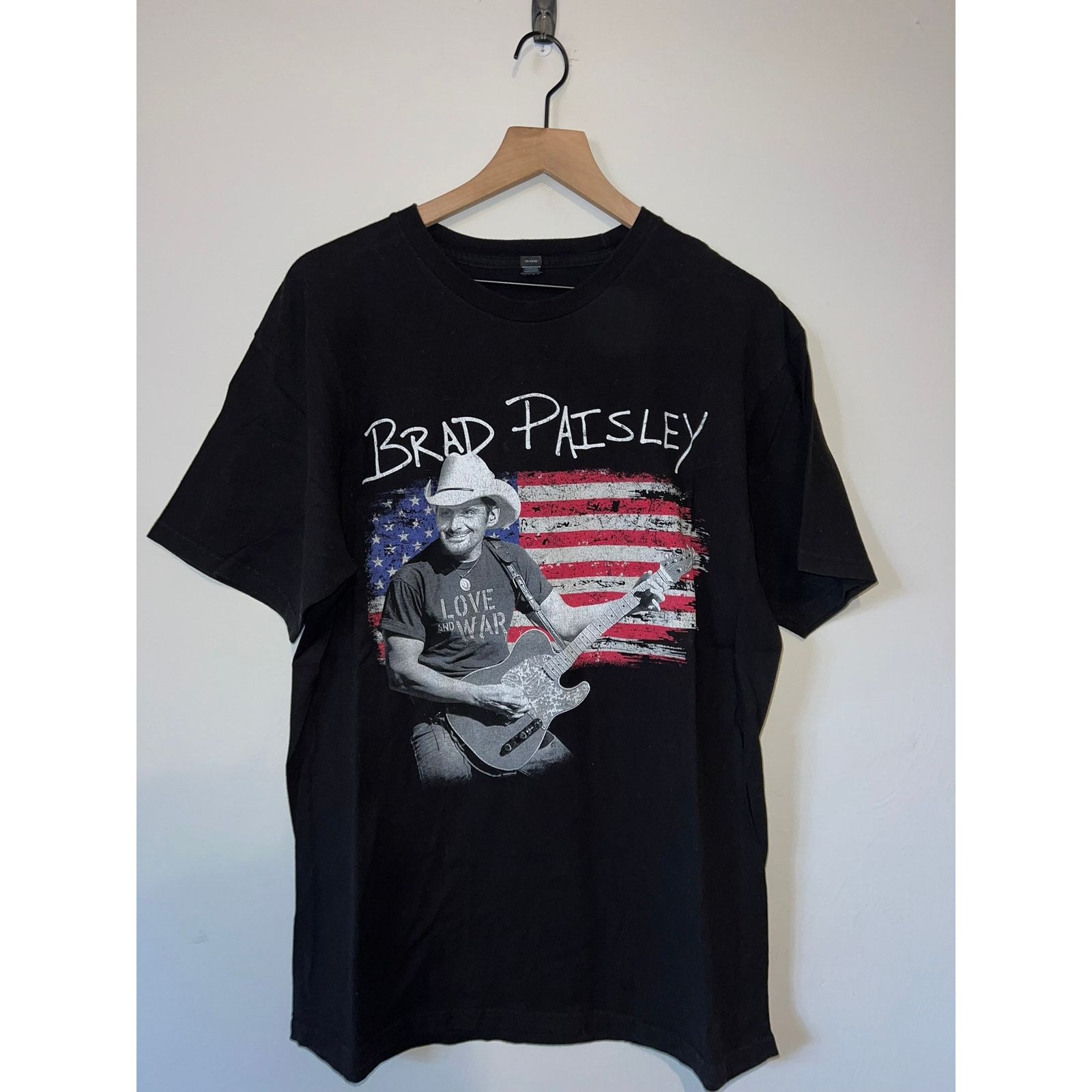 Tultex 2017 Brad Paisley Weekend Warrior World Tour Black Shirt L Size US L / EU 52-54 / 3 - 1 Thumbnail