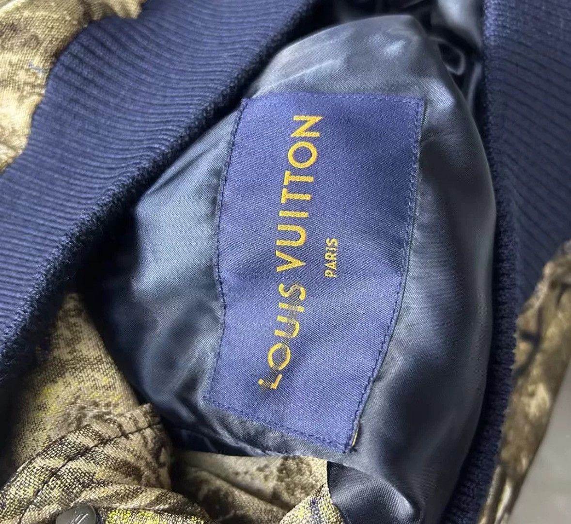 Louis Vuitton Louis Vuitton's latest color heavy jacket Size US M / EU 48-50 / 2 - 4 Thumbnail