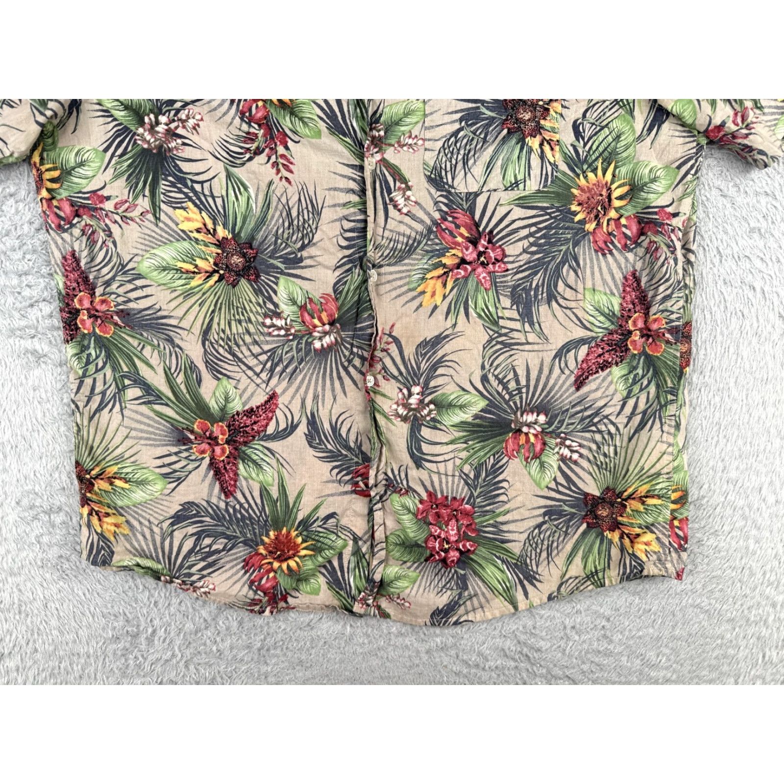 H&M VINTAGE? No. Just H&M Button-Up Shirt Men L Gray Floral Rayon Short Sleeve Casual Hawaii 40in Chest All Seasons Pockets Red Bird Pattern Mens Size US L / EU 52-54 / 3 - 5 Thumbnail