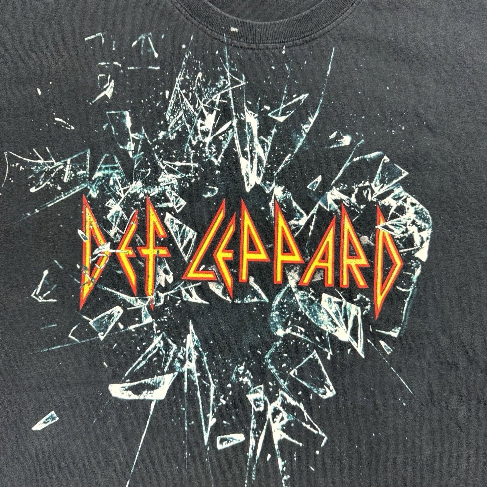 Gildan Def Leppard Tour T Shirt Rock Band Tee Adult Large Black Cotton Gildan Metal Music Shirt 90s (if applicable) Mens Size US L / EU 52-54 / 3 - 2 Thumbnail