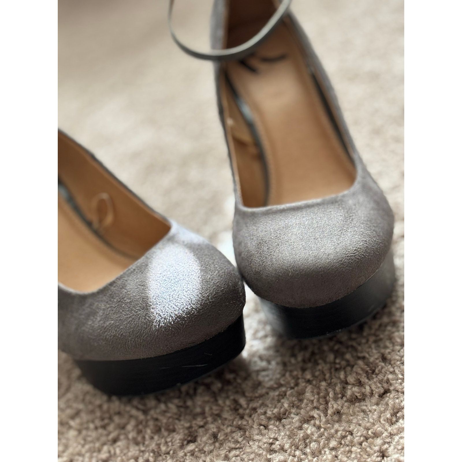 Report Collection Report Grey Wedge Heels Size 8 Size US 8 / IT 38 - 6 Thumbnail