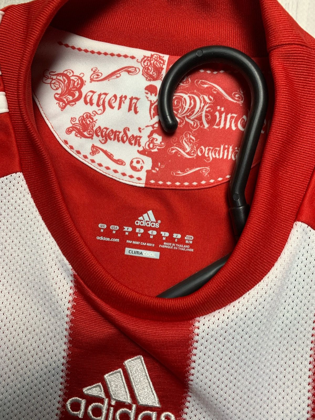 Adidas × Vintage Vintage adidas Bayern Munich soccer jersey size M Size US M / EU 48-50 / 2 - 5 Thumbnail