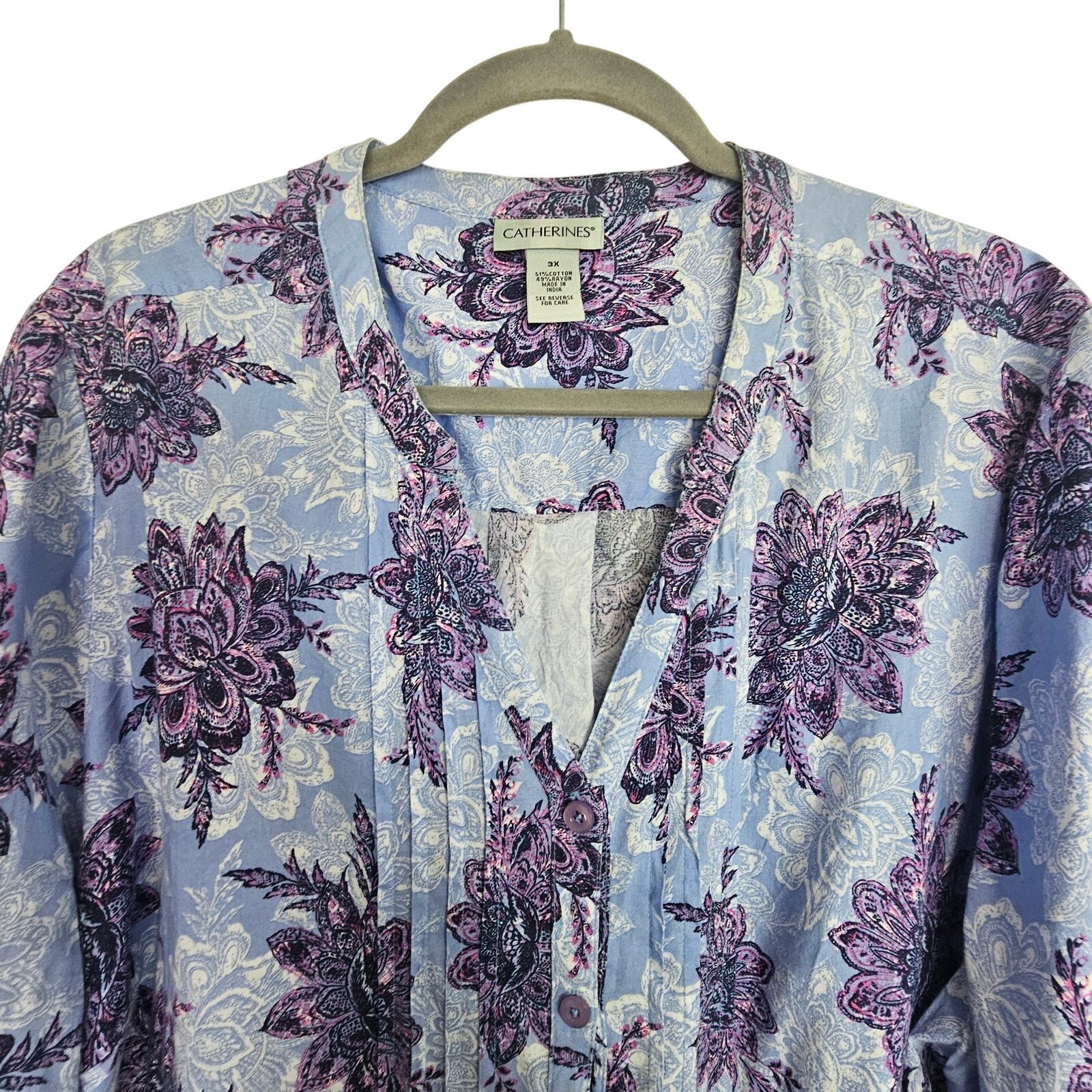 Torrid Catherines Womens Floral Top Plus Size 3X Pintuck Button Size 3XL / US 20-22 - 2 Thumbnail
