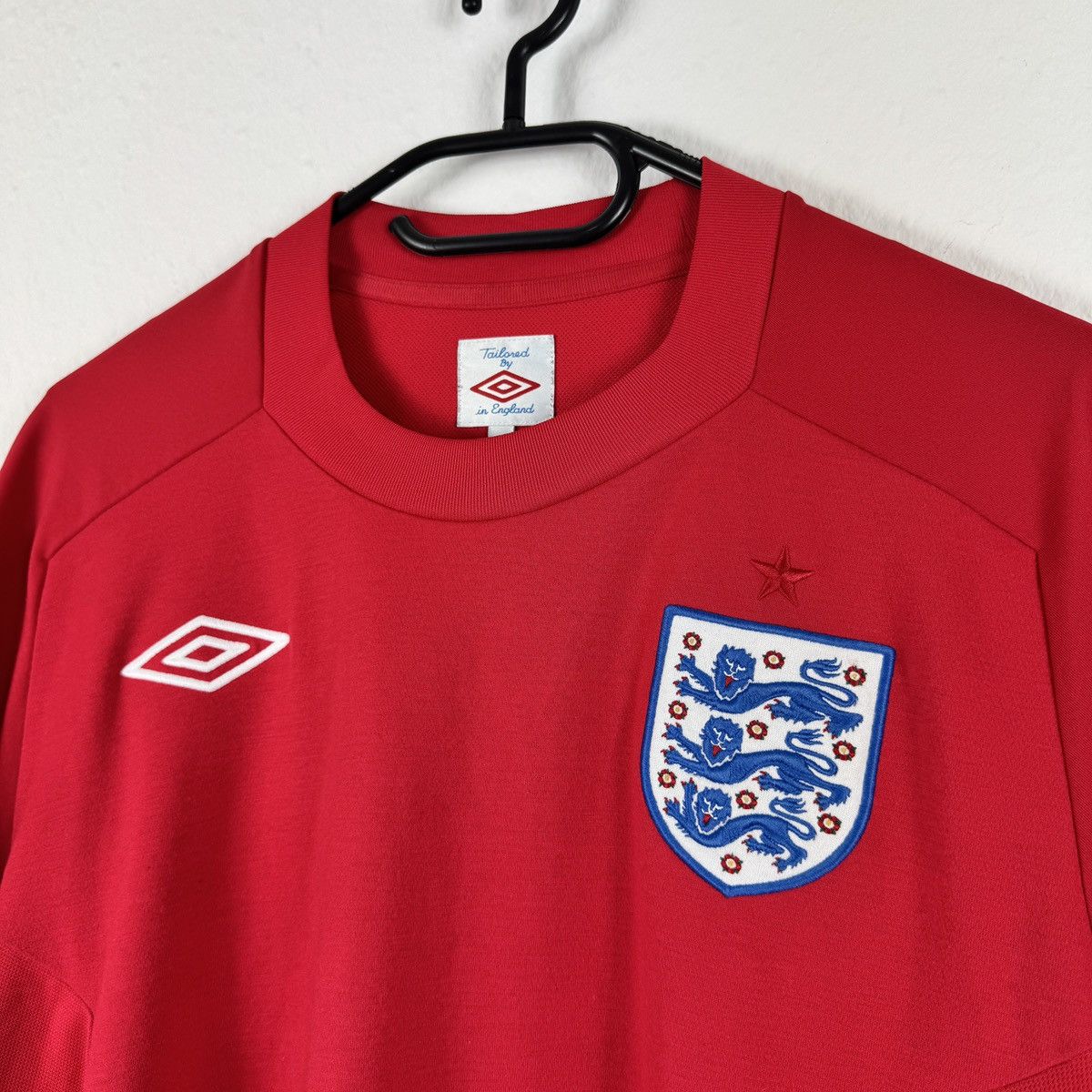 Umbro Umbro England Team Football Soccer Red Jersey t shirt size40 Size US M / EU 48-50 / 2 - 4 Thumbnail