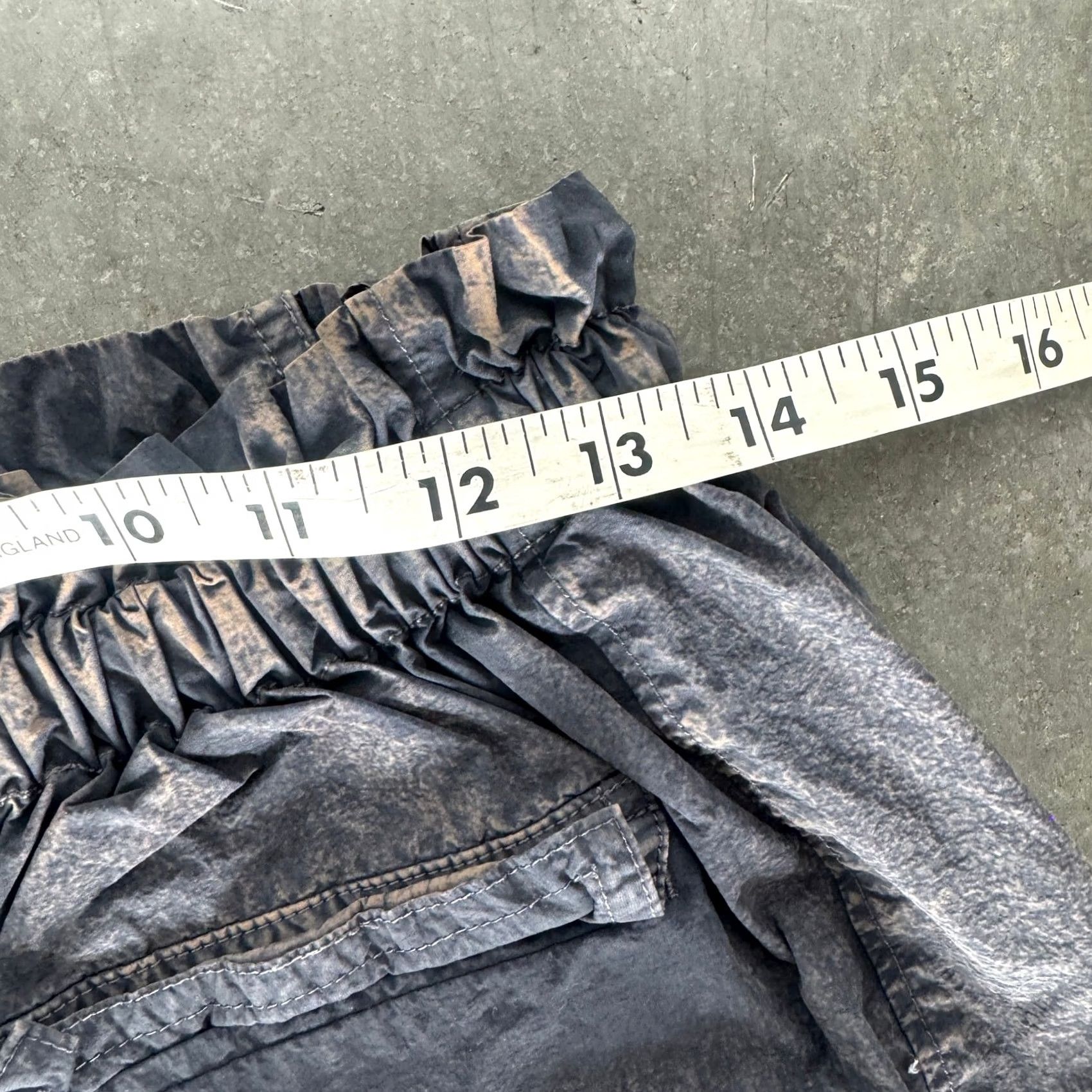 Urban Outfitters VINTAGE Urban Outfitters Baggy Flare Puffer Parachute Pants Dark Grey Small Ladies Womens Pants Size 28" / US 6 / IT 42 - 4 Thumbnail