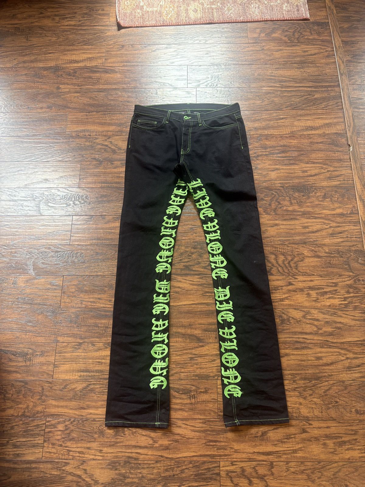 Vlone 2018 LIVE ALONE DIE ALONE Old English Green Denim Size US 34 / EU 50 - 1 Thumbnail