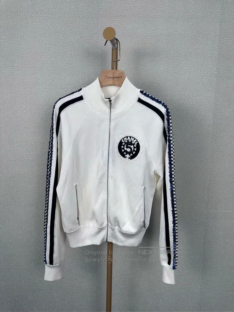 Chanel Chanel White knitted coat Size M / US 6-8 / IT 42-44 - 1 Thumbnail