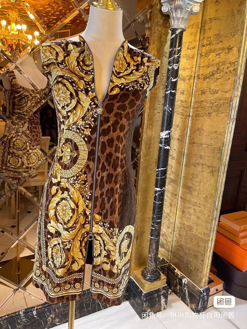 Versace Versace Classic baroque velvet vest dress Size M / US 6-8 / IT 42-44 - 1 Thumbnail