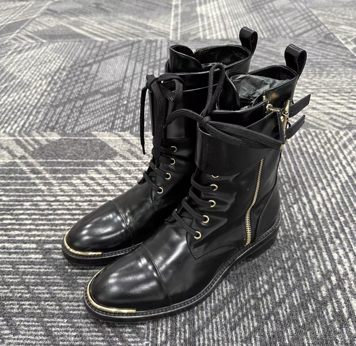 Louis Vuitton Louis Vuitton Leather Martin Boots J42 Size US 7.5 / IT 37.5 - 1 Thumbnail