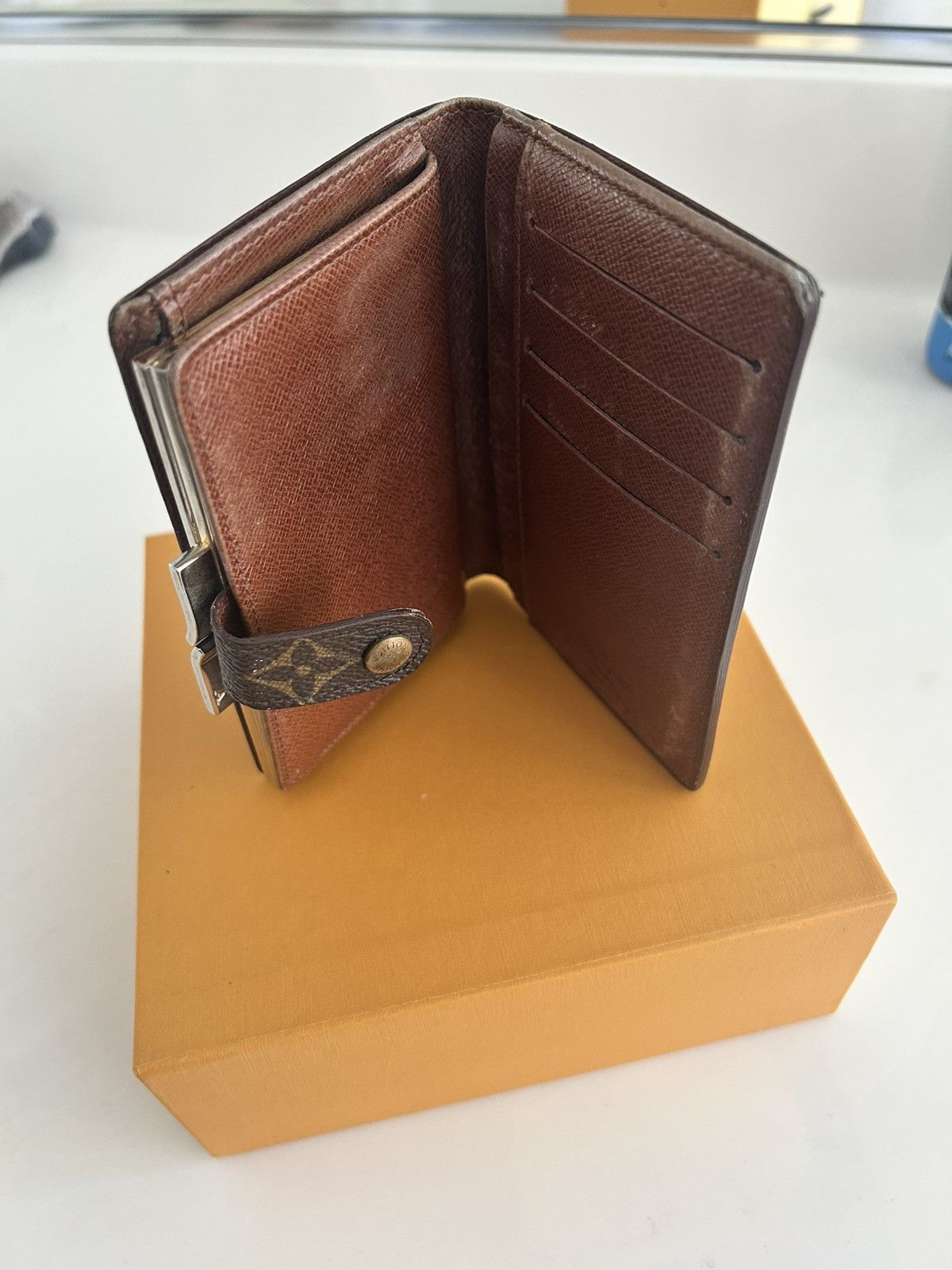 Louis Vuitton Monogram Leather Wallet Gold Clasp Size ONE SIZE - 8 Thumbnail