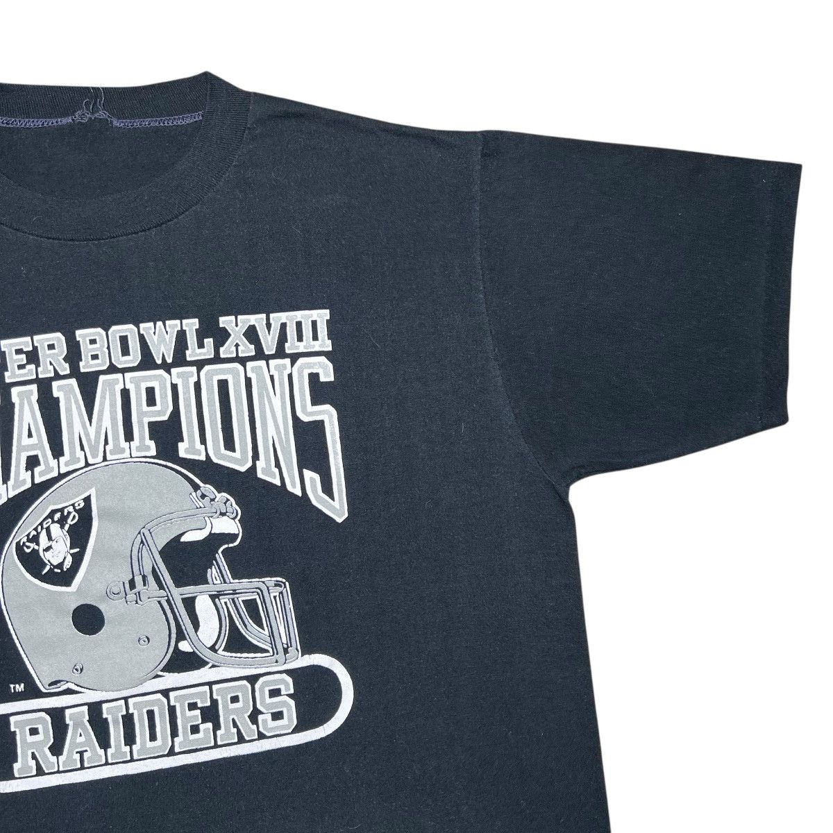 NFL × Vintage 84 NFL Los Angeles Raiders Helmet Super Bowl Champions Tee Size US L / EU 52-54 / 3 - 5 Thumbnail