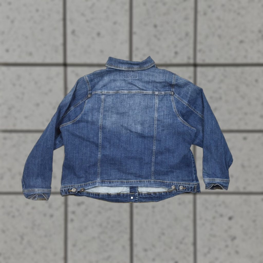 Torrid Torrid Jacket Denim Trucker Blue Stretch Button Front Long Sleeve Regular Fit Womens Size 4 Plus Spring Fall - Blue Denim Jacket Size S / US 4 / IT 40 - 1 Thumbnail
