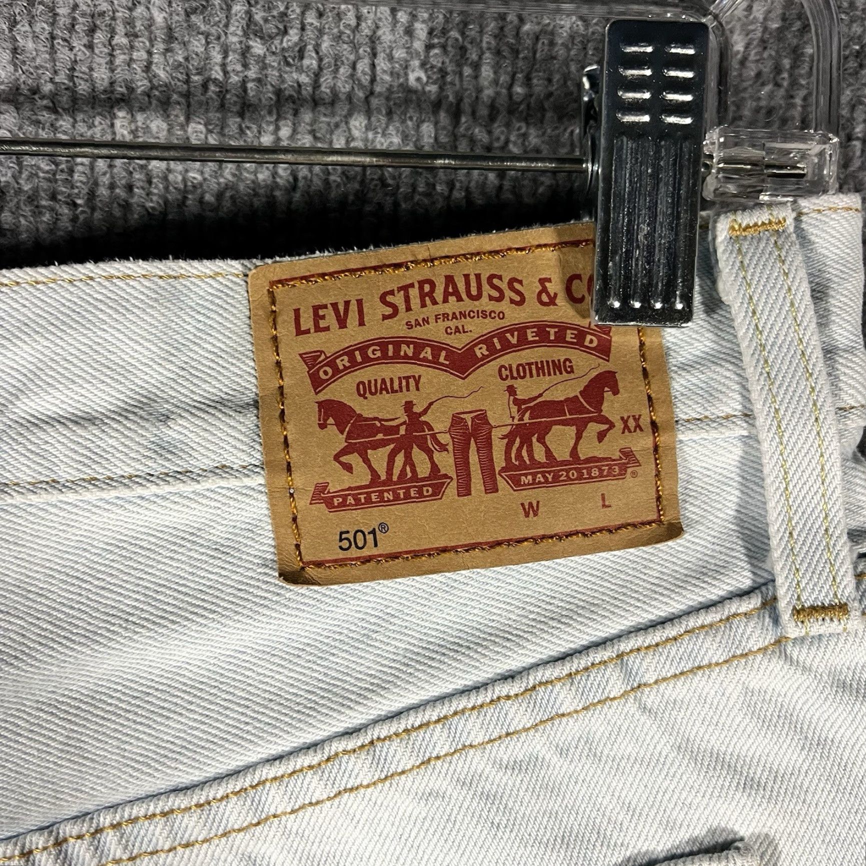 Levi's Levi's 501 Shorts Womens 30 Blue Denim Distressed Cut Off Light Wash Button Fly Size 30" / US 8 / IT 44 - 2 Thumbnail
