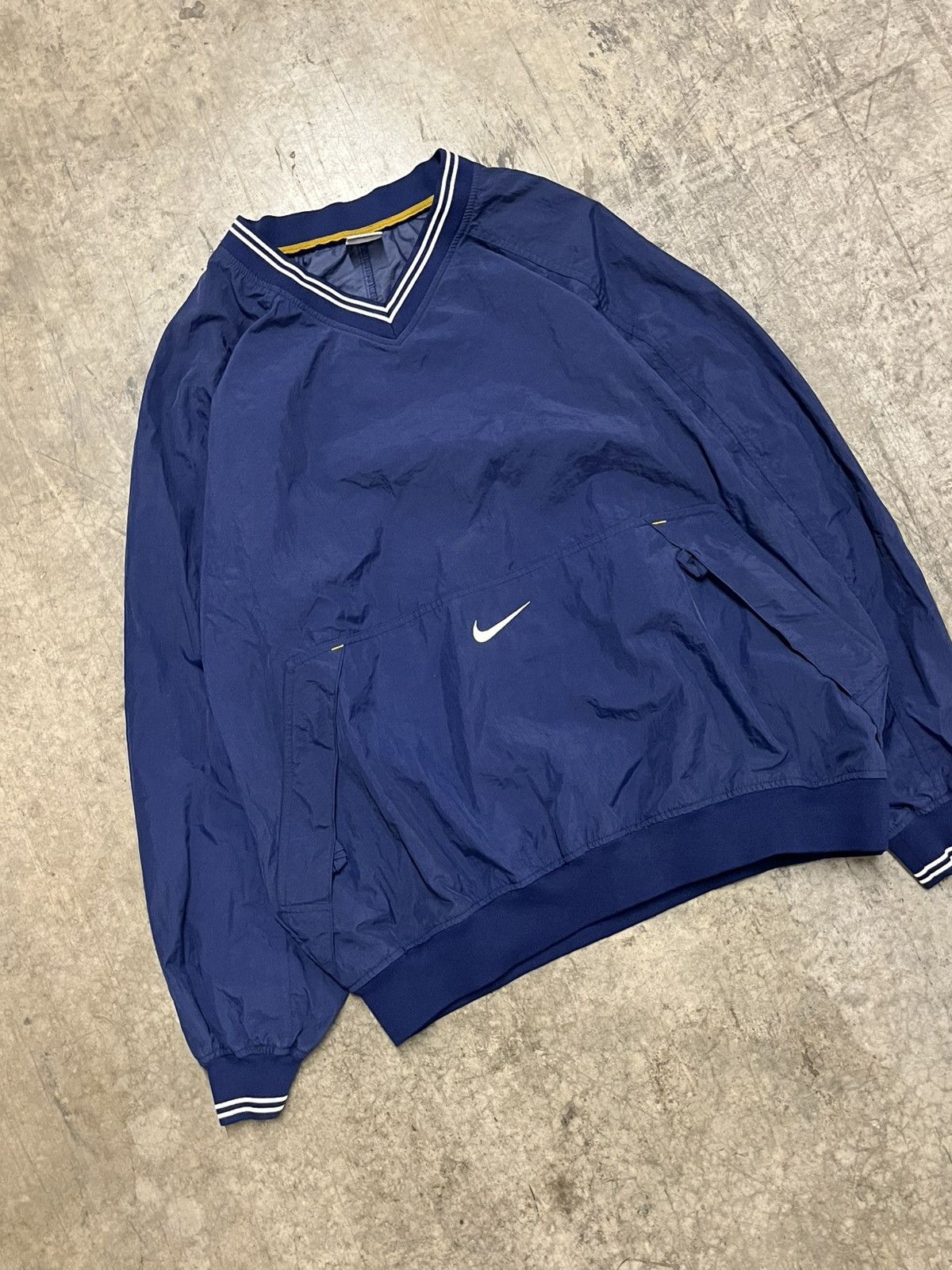 Nike Nike windbreaker center swoosh vintage 90s streetwear hype Size US XL / EU 56 / 4 - 3 Thumbnail