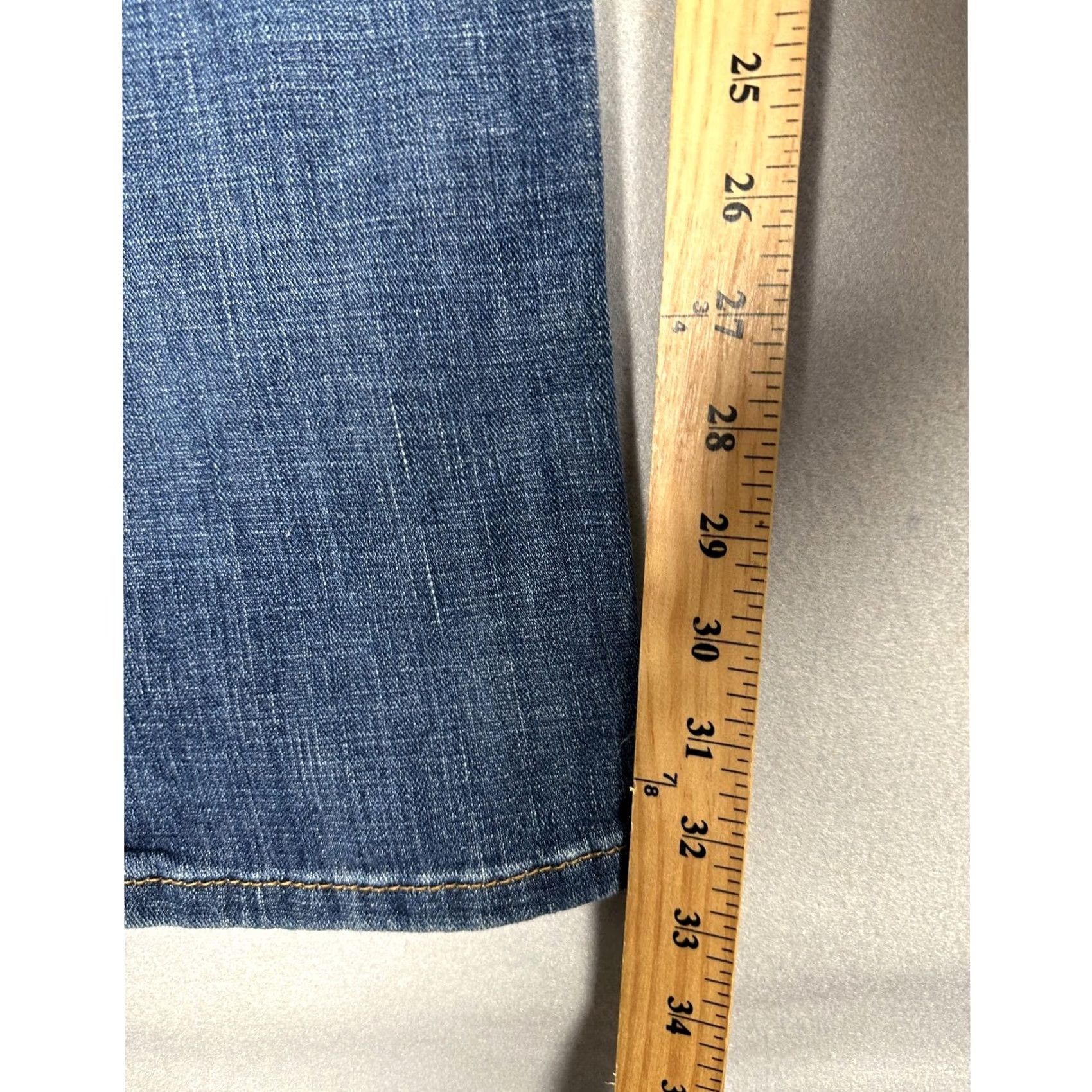 Levi's Levi's 505 Jeans Mens 40x32 Regular Fit Straight Leg Medium Wash Blue EUC Size US 40 / EU 56 - 4 Thumbnail