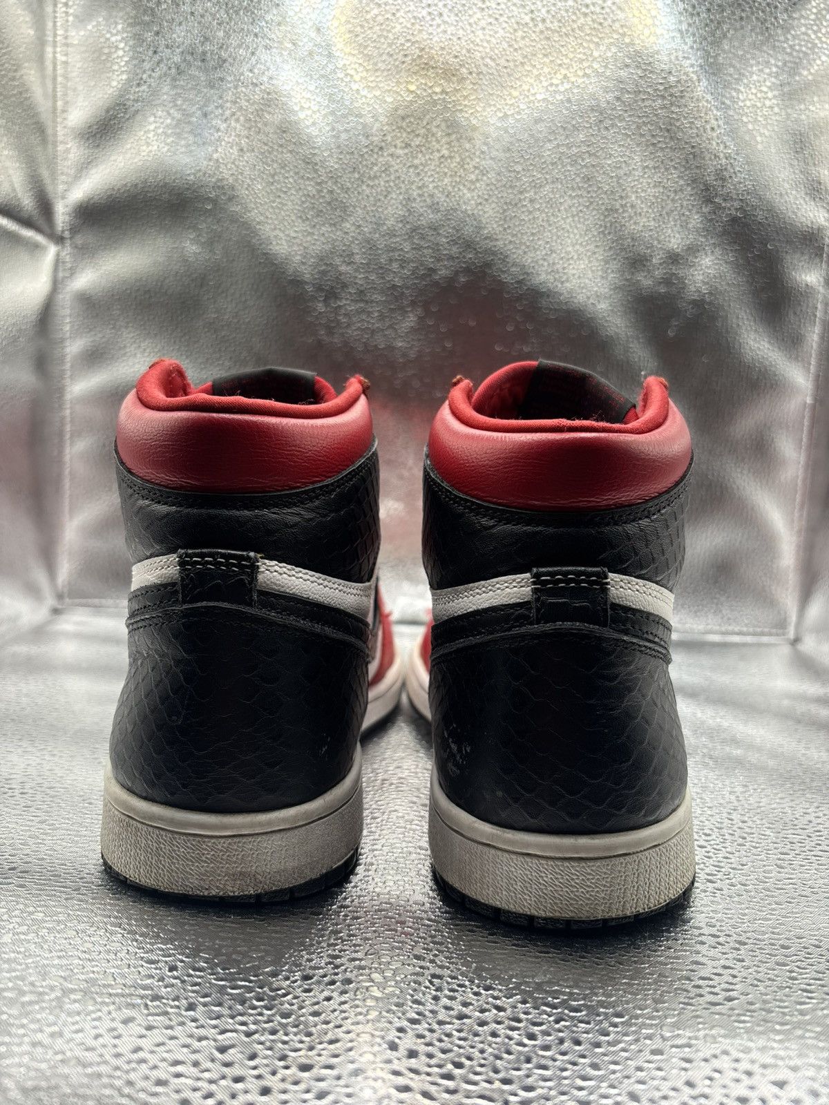 Jordan Brand Air Jordan 1 high satin snake Chicago Size US 7 / IT 37 - 4 Thumbnail