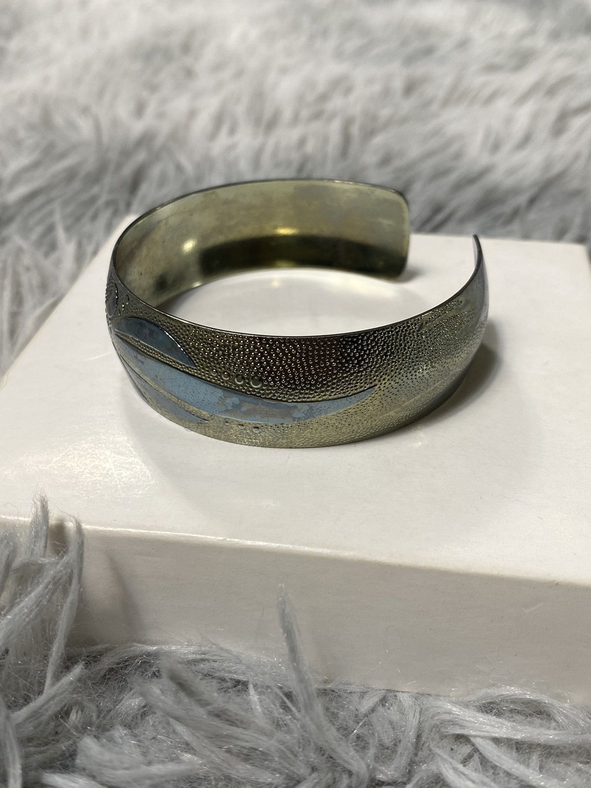 Jewelry Vintage Engraved Metal Cuff Bracelet – Japanese Brand Size ONE SIZE - 7 Thumbnail