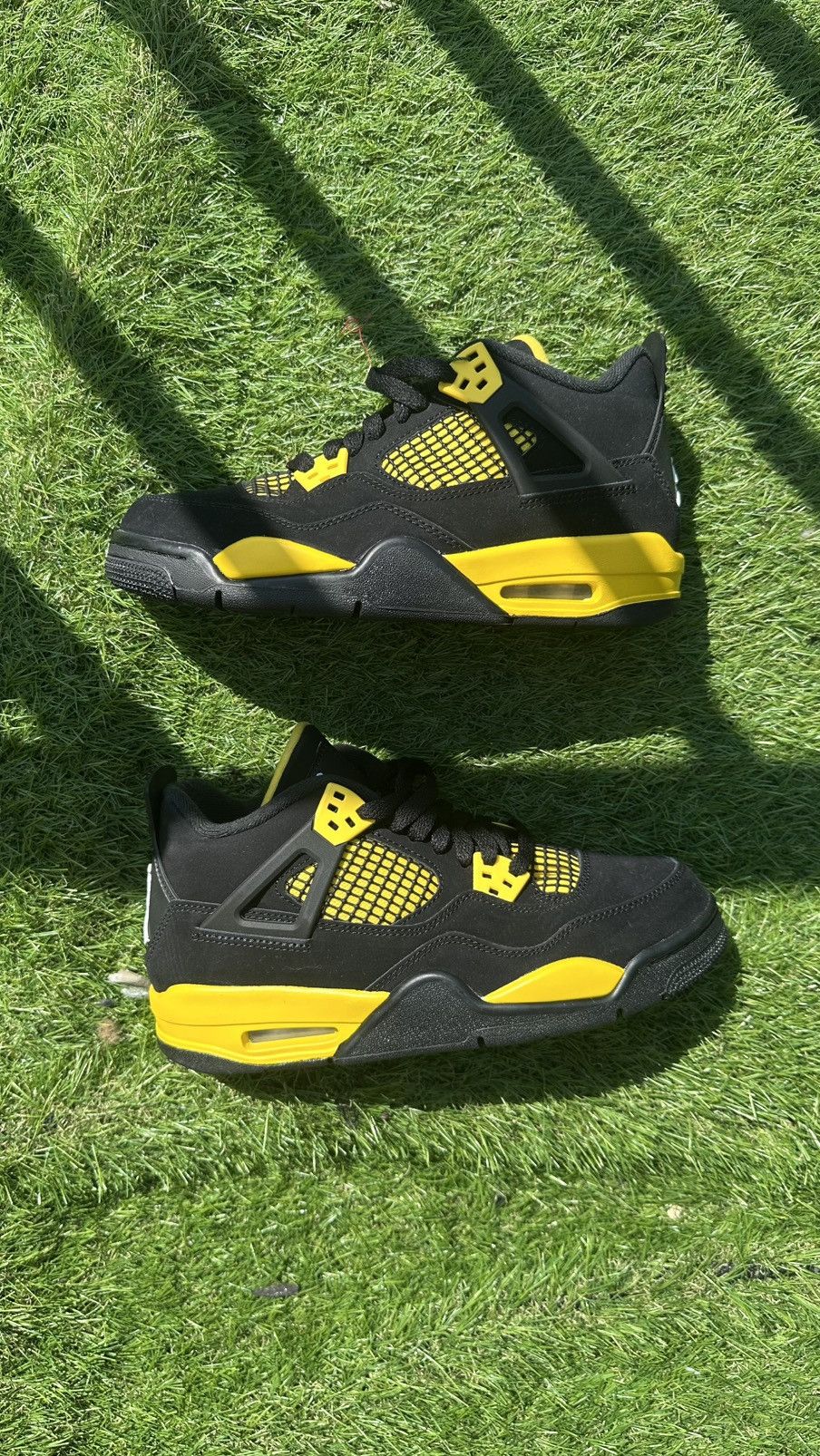 Jordan Brand Air Jordan 4 Retro GS ‘Thunder’ 2023 Size US 7 / IT 37 - 3 Thumbnail