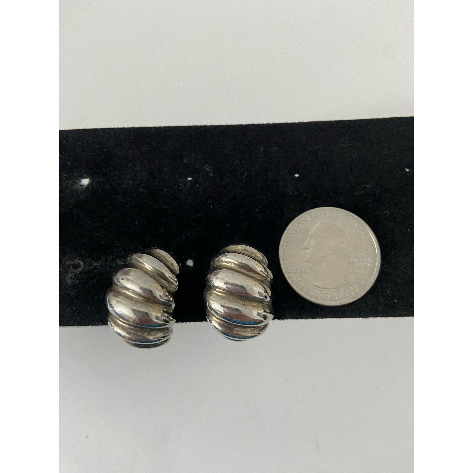 Vintage Vintage dome earrings clip on silver tone Size ONE SIZE - 2 Thumbnail