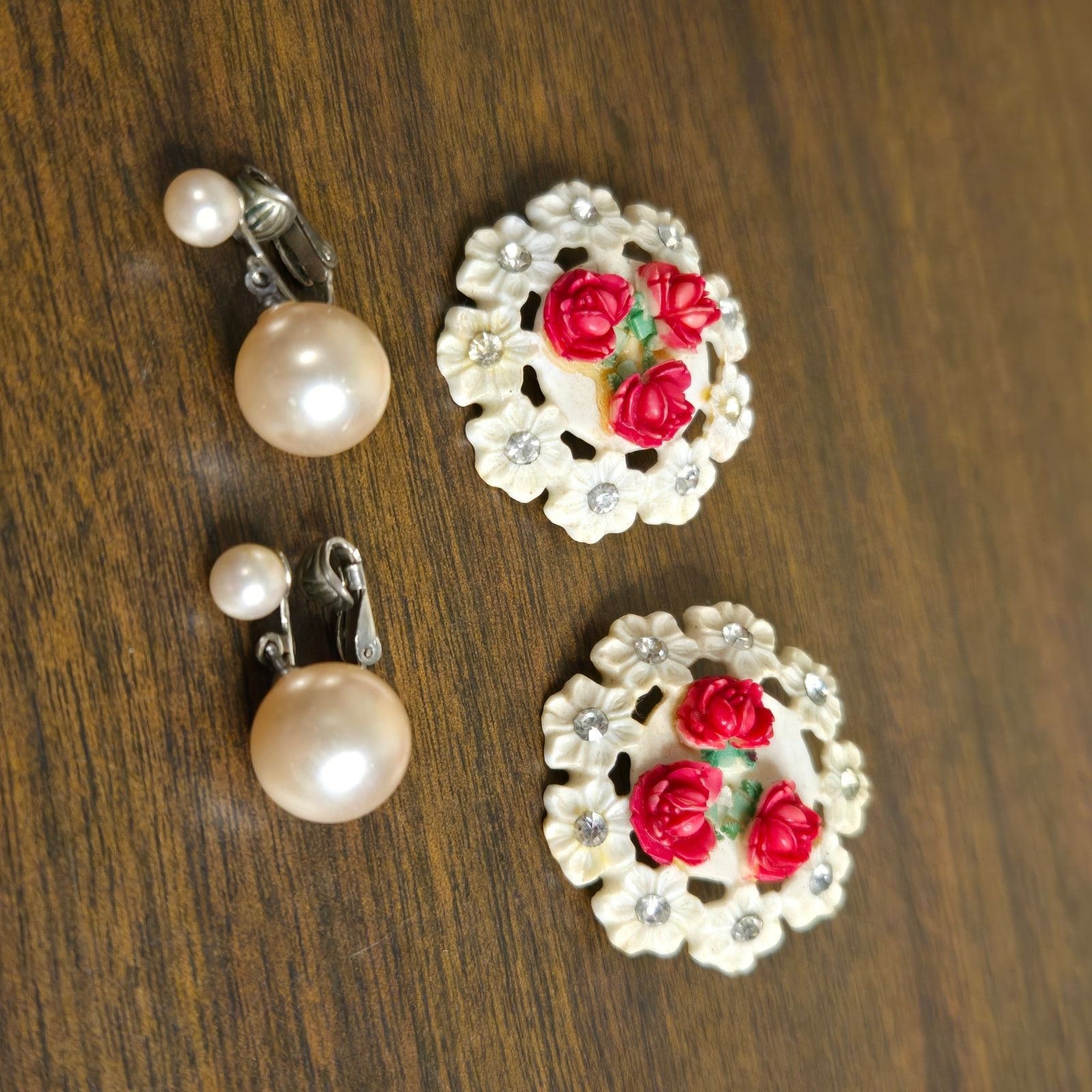 Vintage Vintage Richelieu Pearl Earrings & Floral Rose Clip-On Lot Size ONE SIZE - 1 Thumbnail