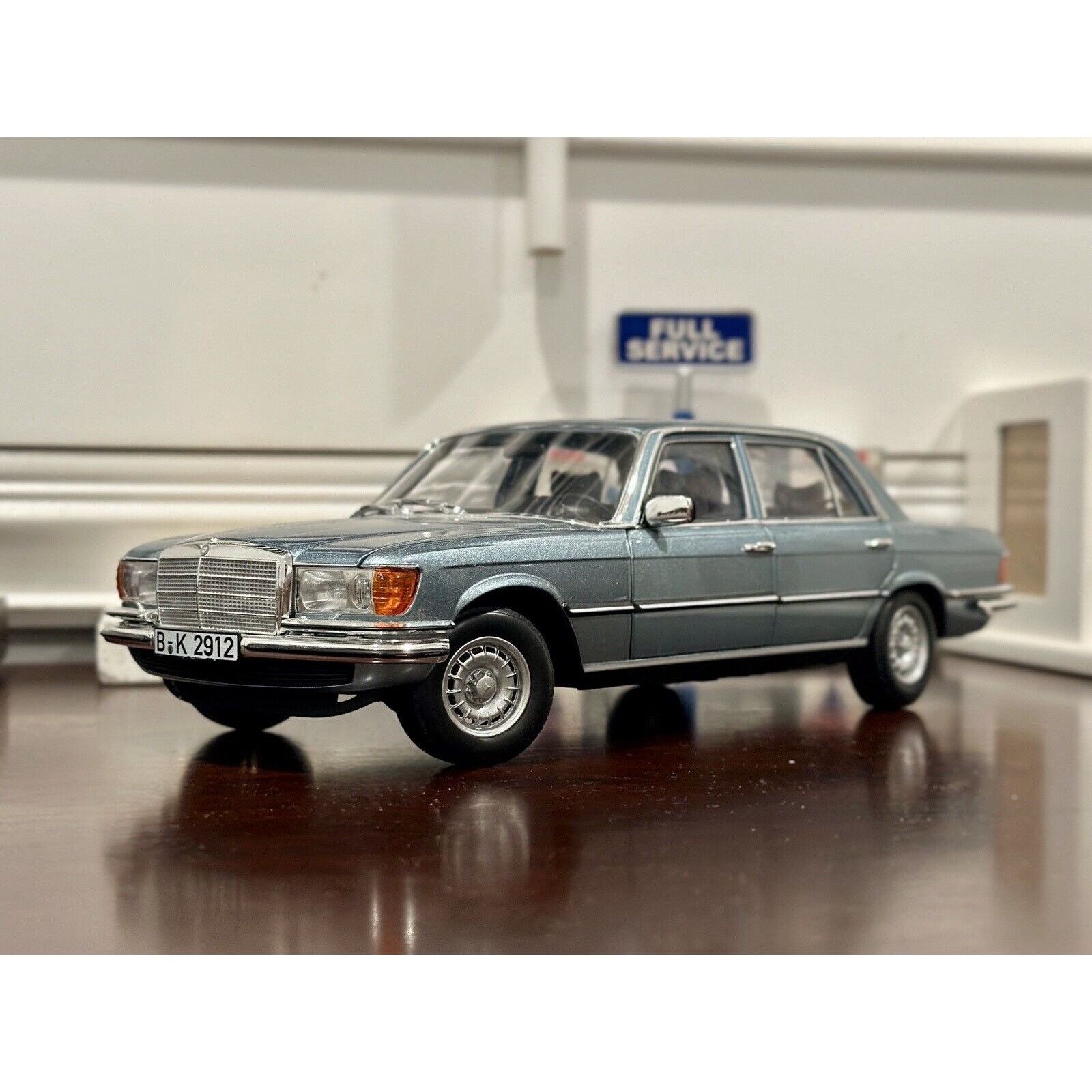 image of Mercedes Benz 1/18 Mercedes-Benz 450 Sel 6.9 Norev Blue, Men's