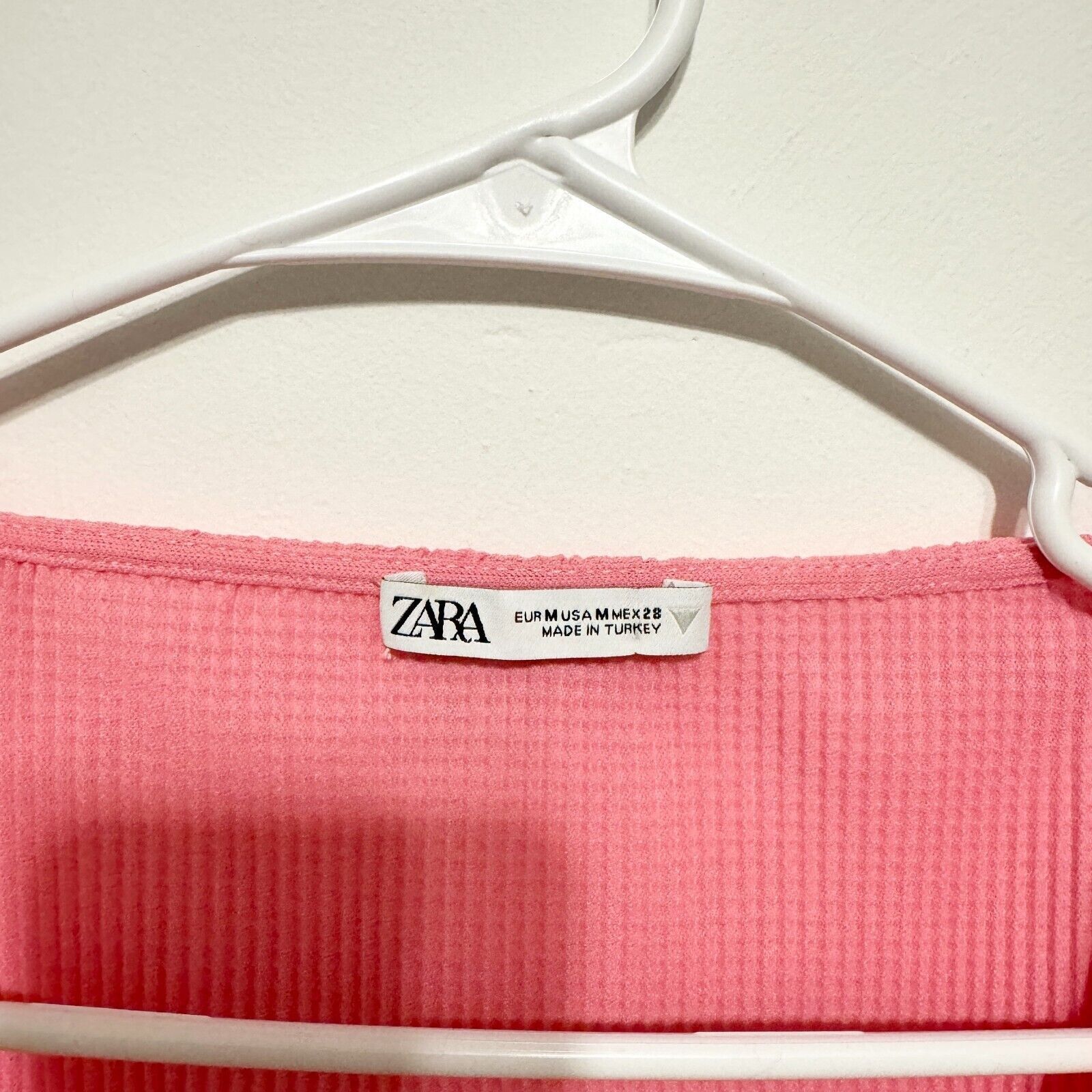 Zara Zara Blouse Medium Puff Sleeve Crop Ruffled Textured Vneck Size M / US 6-8 / IT 42-44 - 2 Thumbnail