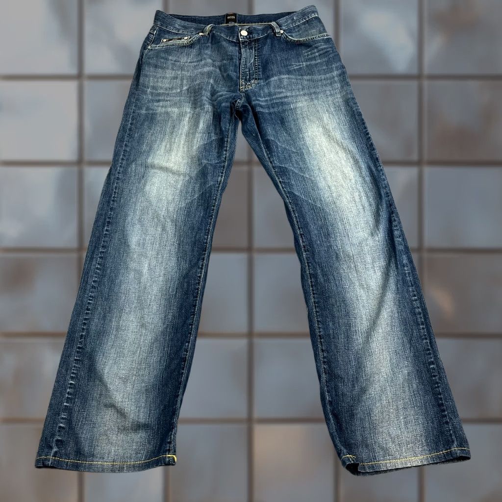 Hugo Boss HUGO BOSS Jeans Relaxed Straight 34 32 Mid Wash Blue Whiskers Vintage Mens Clothing Jeans 5-Pocket Design Regular Size XS-Not Applicable Size US 34 / EU 50 - 1 Thumbnail