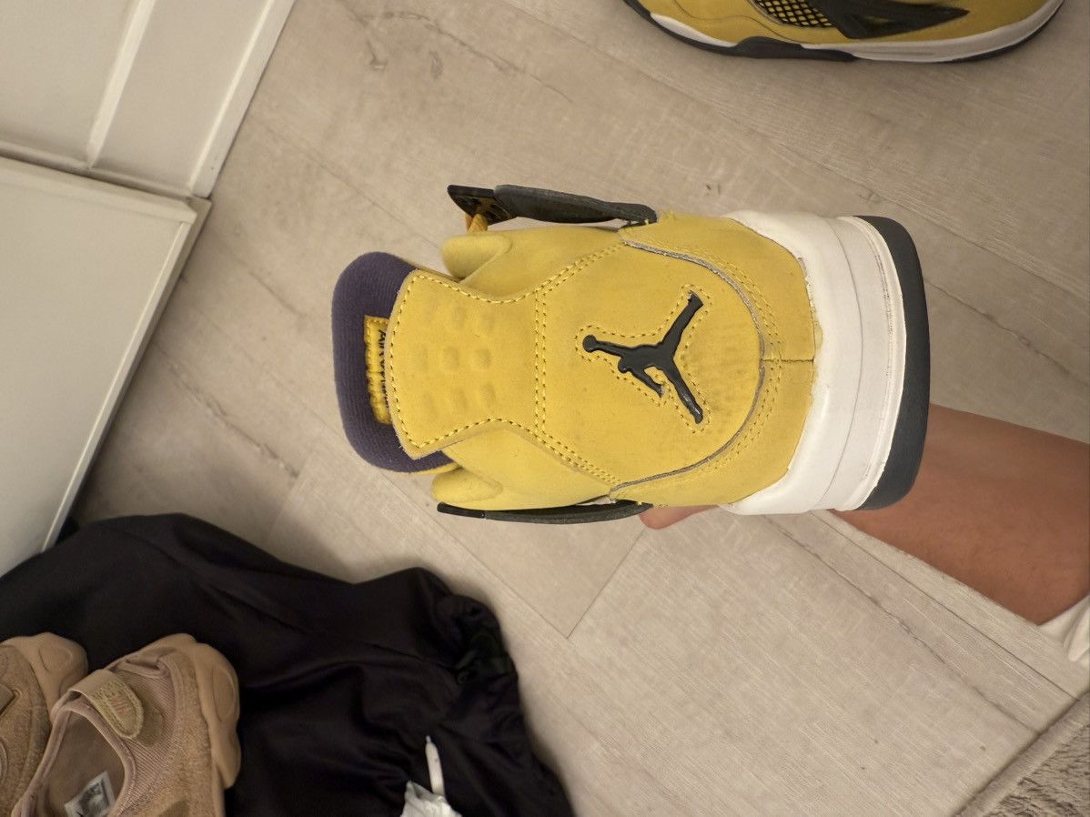 Jordan Brand Jordan 7y but will fit women size 8 Size US 7 / IT 37 - 15 Thumbnail