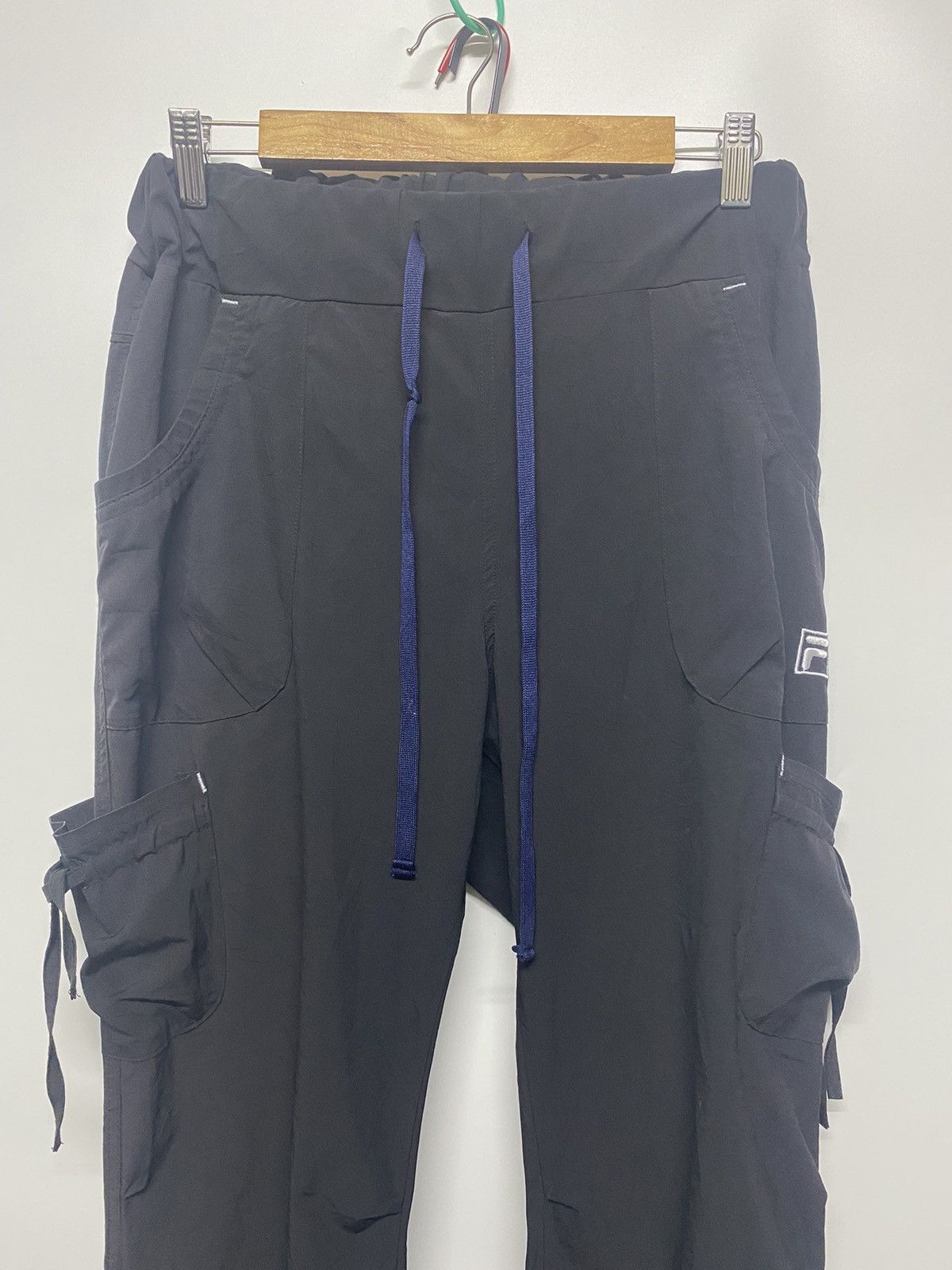 Designer × Fila FILA Multi Pocket Cargo Flare Leg Pants Size 28" / US 6 / IT 42 - 7 Thumbnail